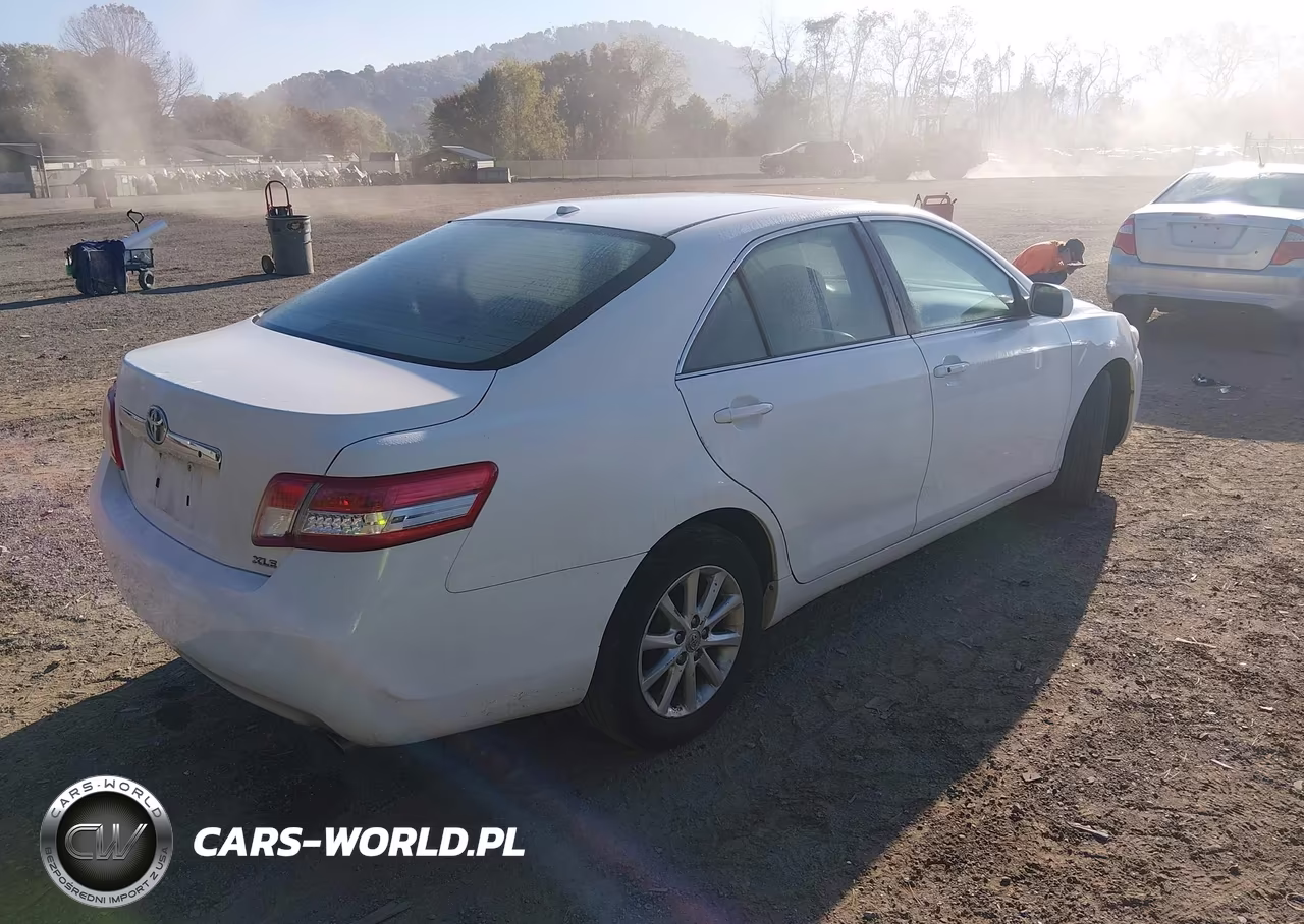 2010 Toyota Camry Xle VIN:4T1BF3EK3AU510688 - 4