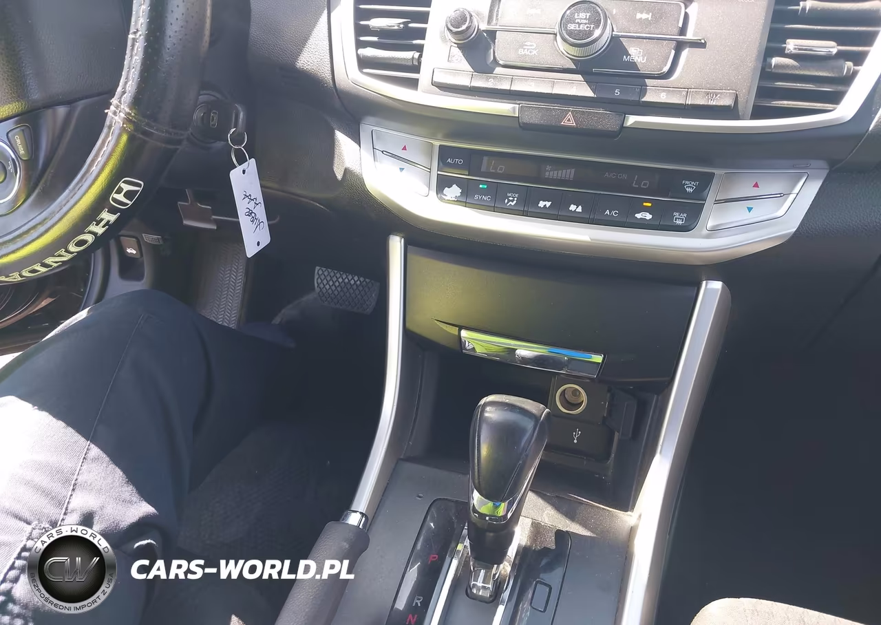 2015 Honda Accord Sport VIN:1HGCR2F55FA223589 - 11