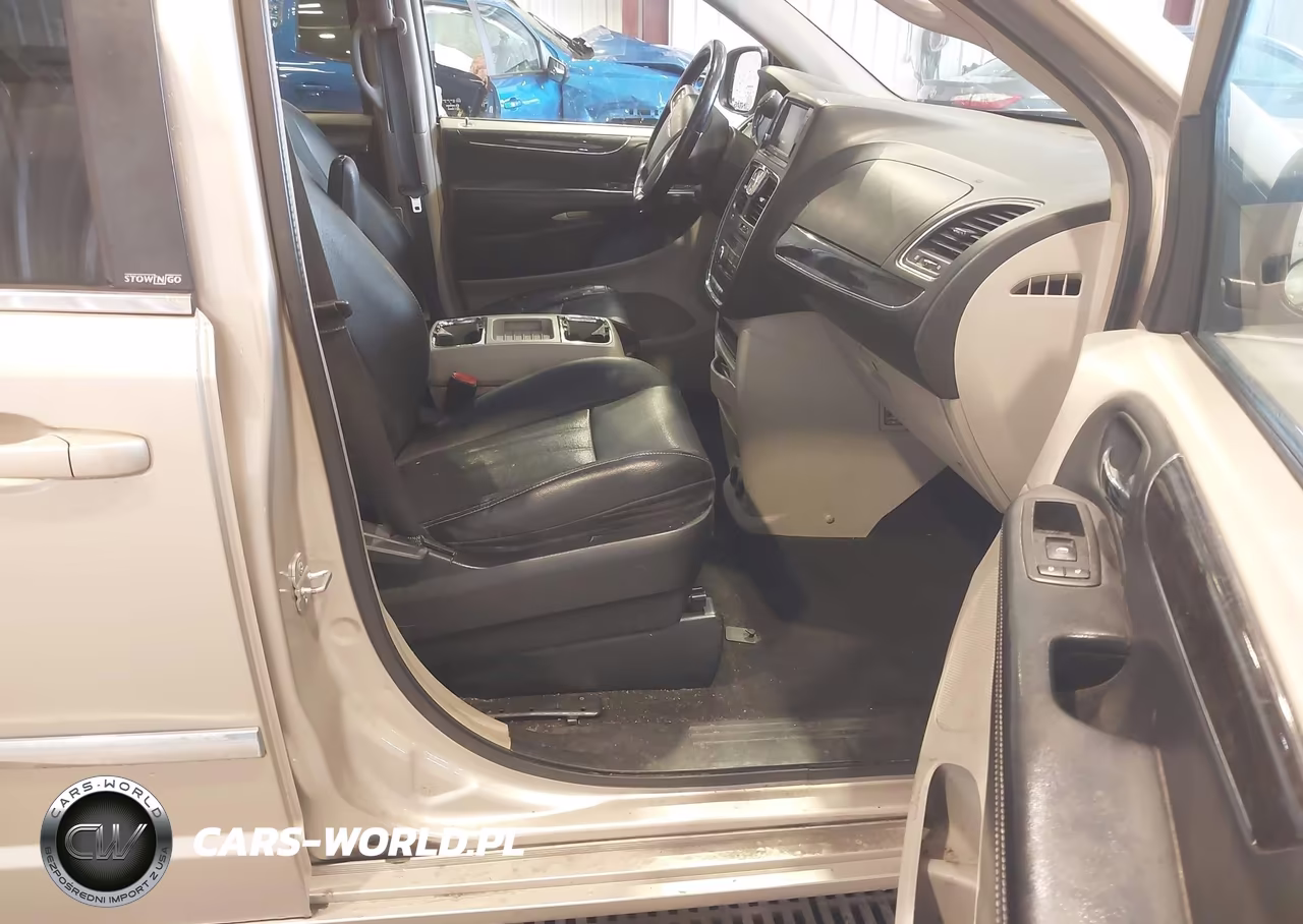2014 Chrysler Town & Country Touring VIN:2C4RC1BG2ER217156 - 5