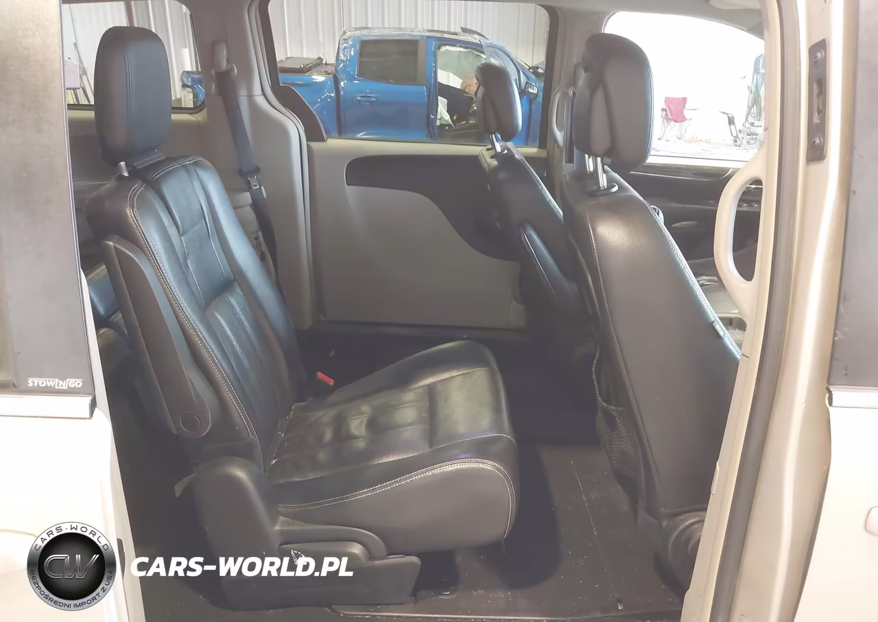 2014 Chrysler Town & Country Touring VIN:2C4RC1BG2ER217156 - 8