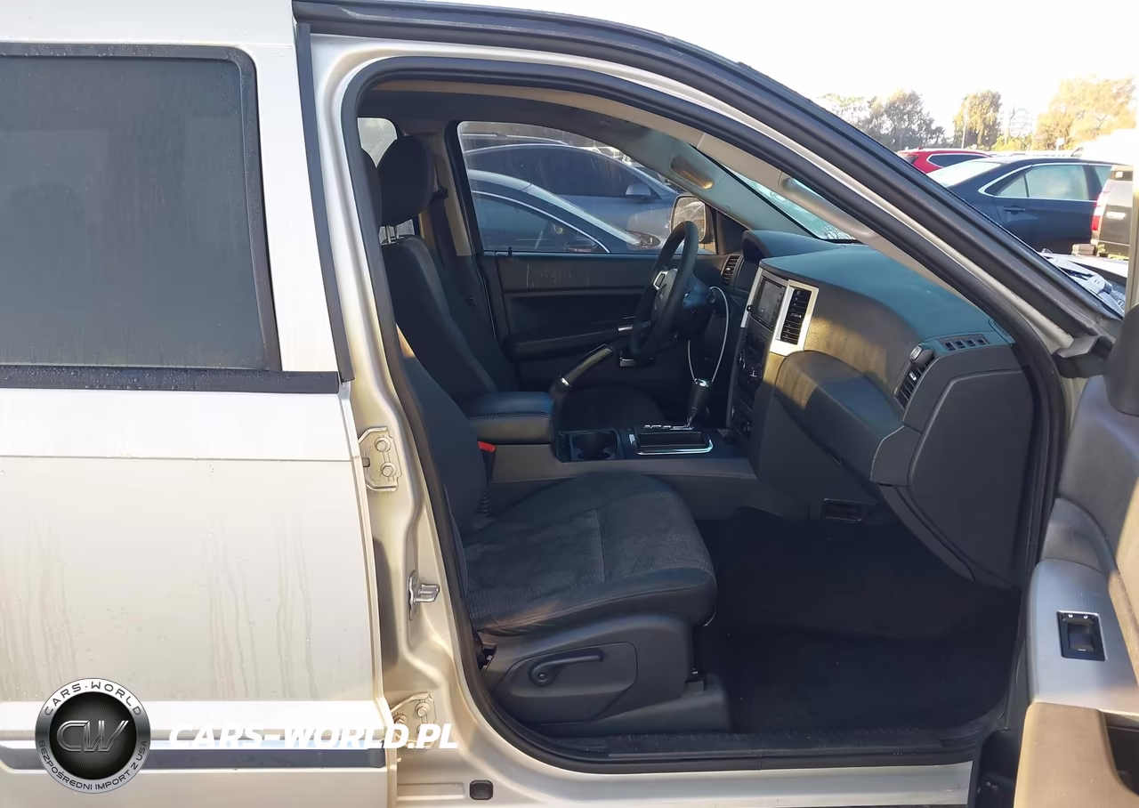 2010 Jeep Grand Cherokee Laredo VIN:1J4PS4GK1AC152676 - 5