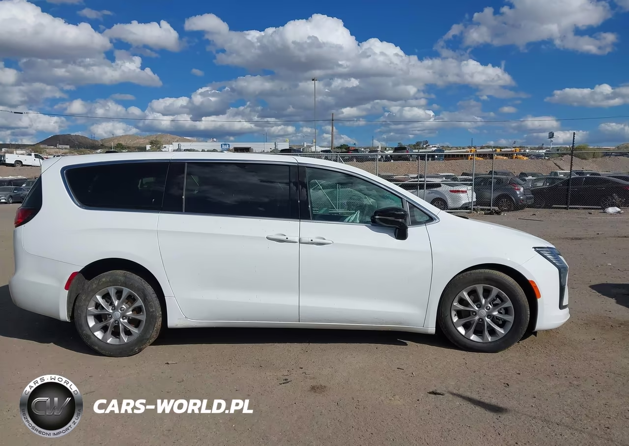 2027 Chrysler Pacifica VIN:2C4RC1GG2VR595101 - 13