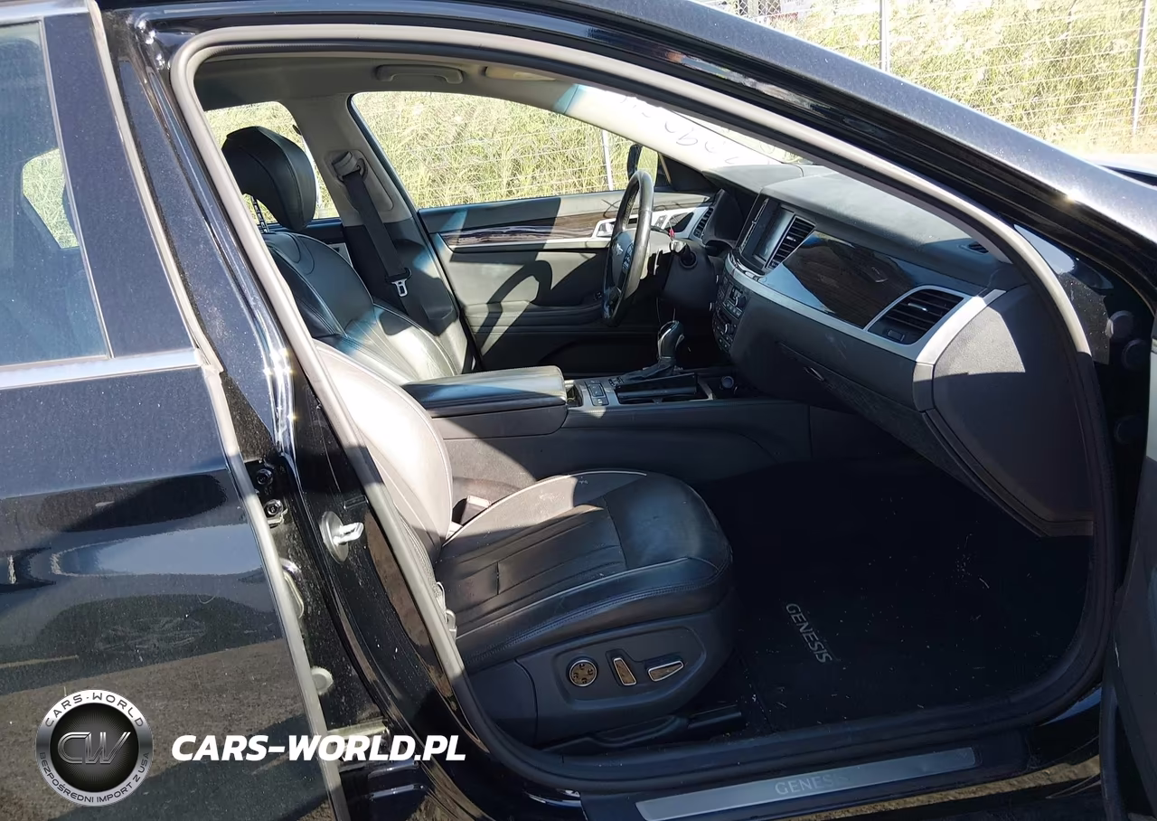 2015 Hyundai Genesis 3.8 VIN:KMHGN4JE3FU045884 - 5