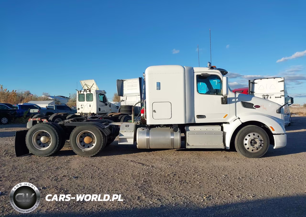 2017 Peterbilt 579 VIN:1XPBD49XXHD414975 - 17