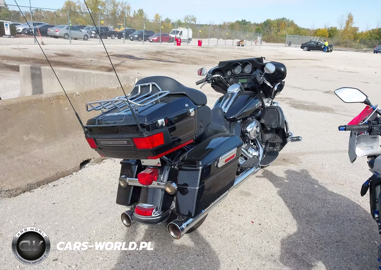 2010 Harley-Davidson Flhtcu VIN:1HD1FC410AB669963 - 4