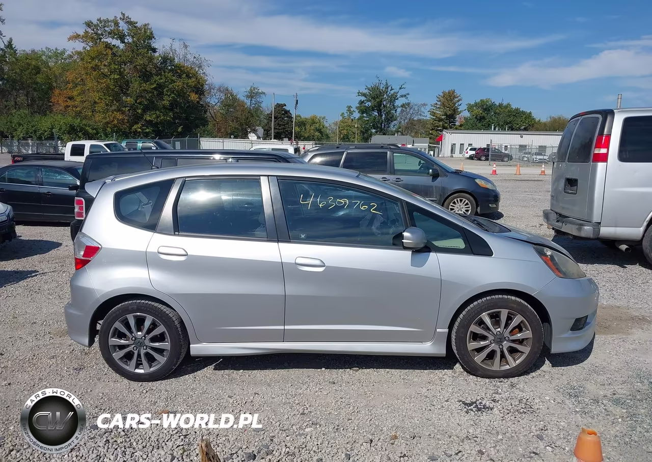 2013 Honda Fit Sport VIN:JHMGE8G56DC009661 - 13