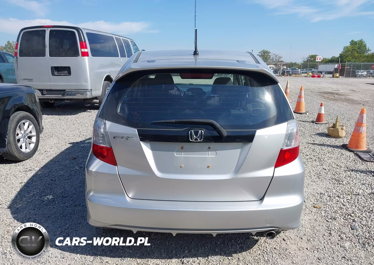 2013 Honda Fit Sport VIN:JHMGE8G56DC009661 - 16