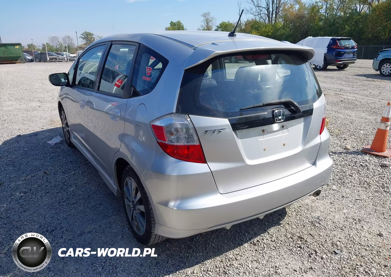 2013 Honda Fit Sport VIN:JHMGE8G56DC009661 - 3