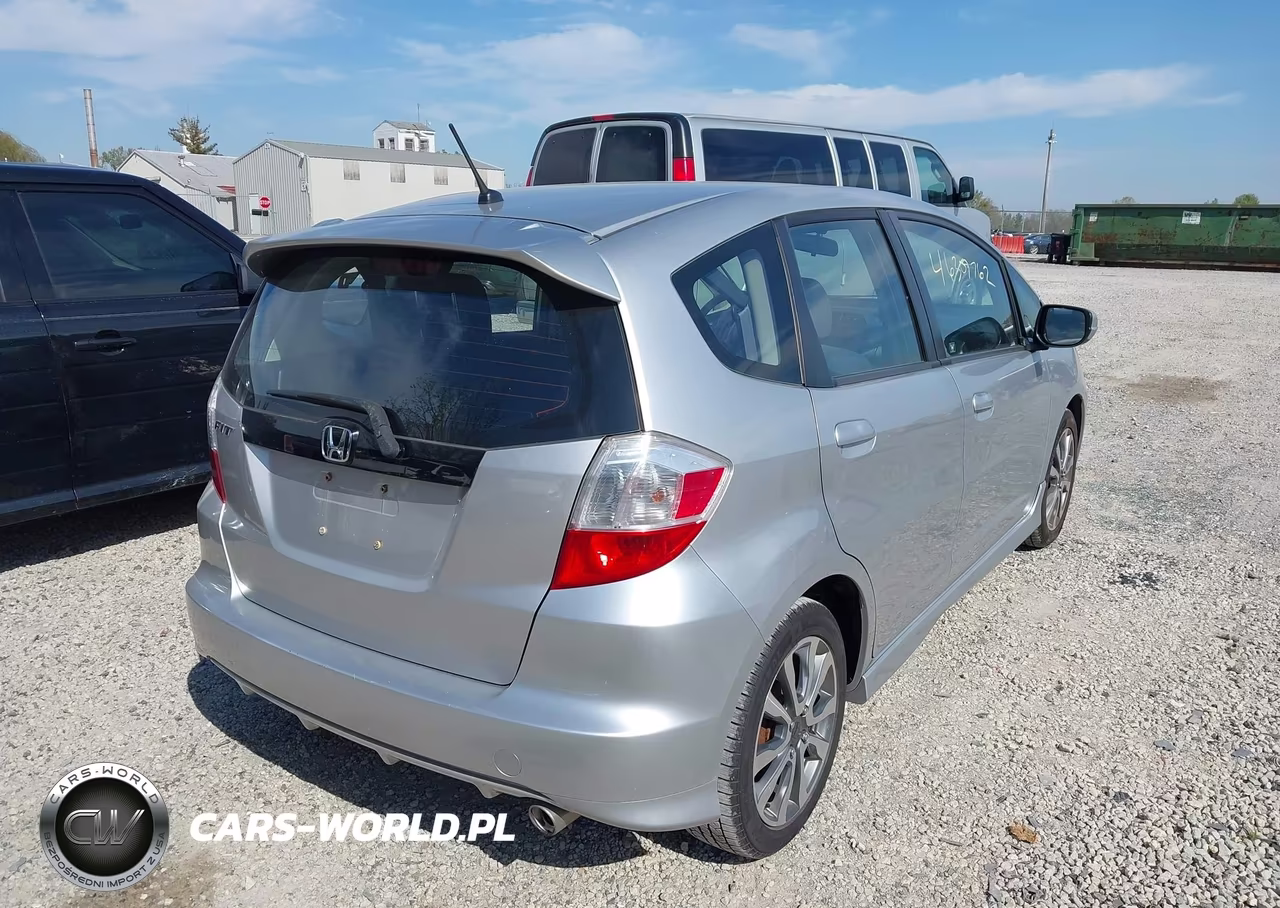 2013 Honda Fit Sport VIN:JHMGE8G56DC009661 - 4