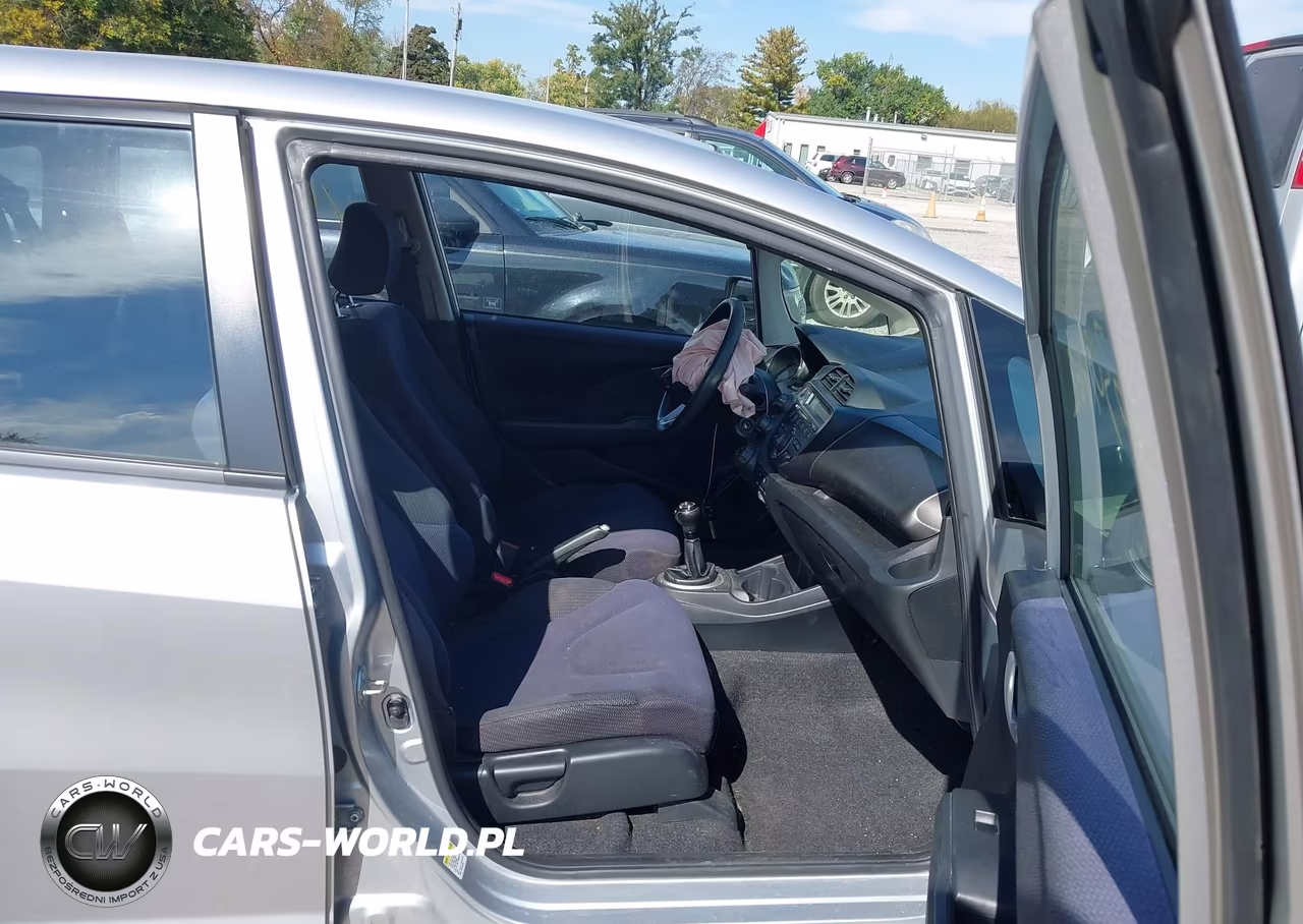 2013 Honda Fit Sport VIN:JHMGE8G56DC009661 - 5