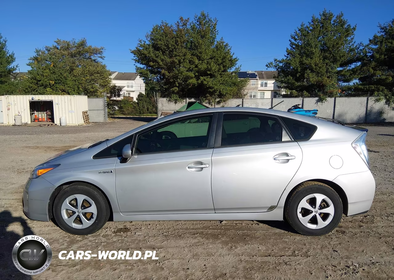 2013 Toyota Prius Two VIN:JTDKN3DUXD0348659 - 14