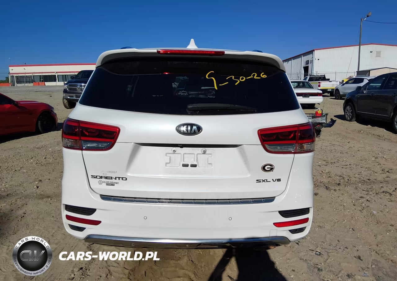 2017 Kia Sorento 3.3L Sxl VIN:5XYPK4A55HG201313 - 17