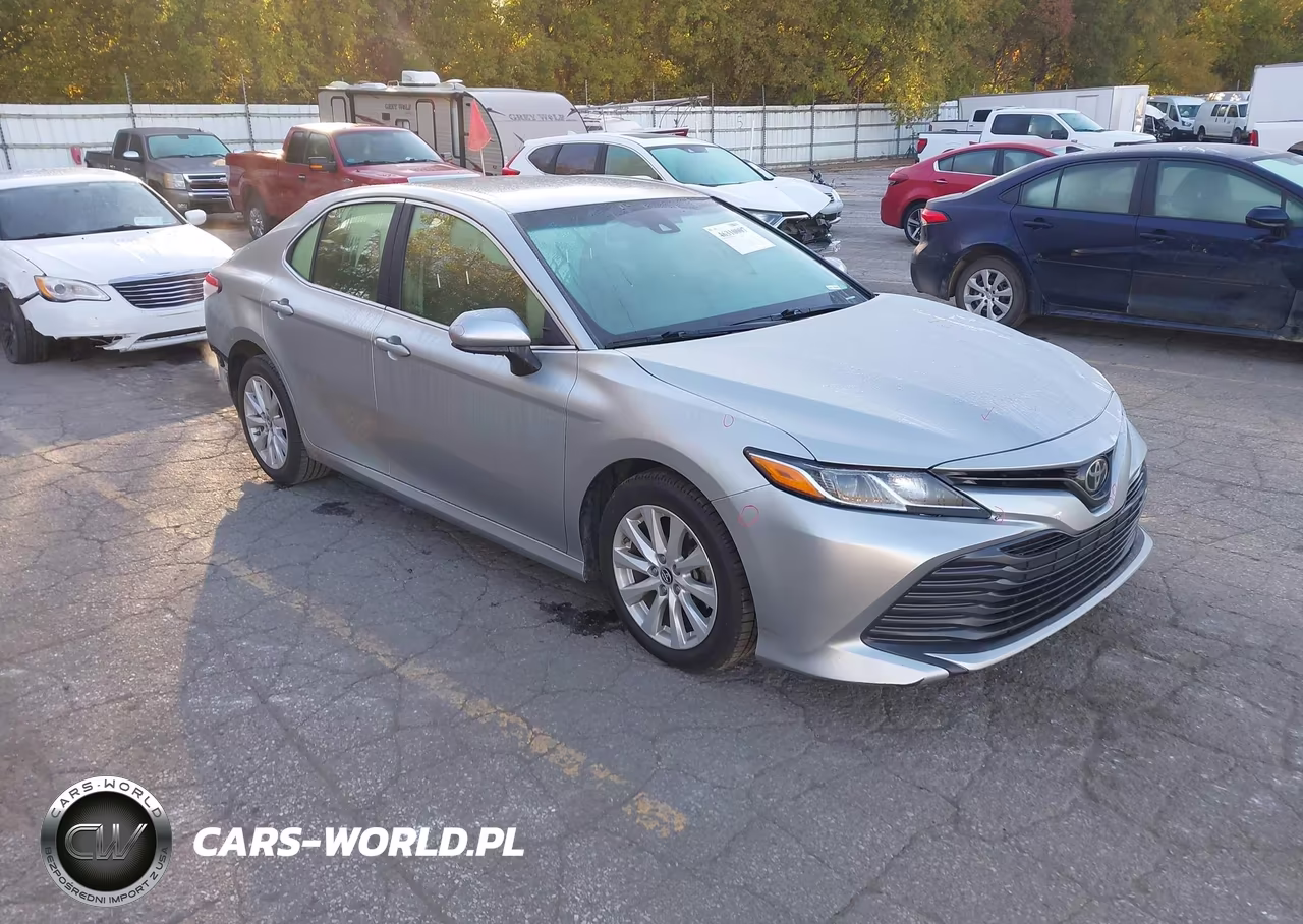 2018 Toyota Camry Le – zdjęcie 1 z 16