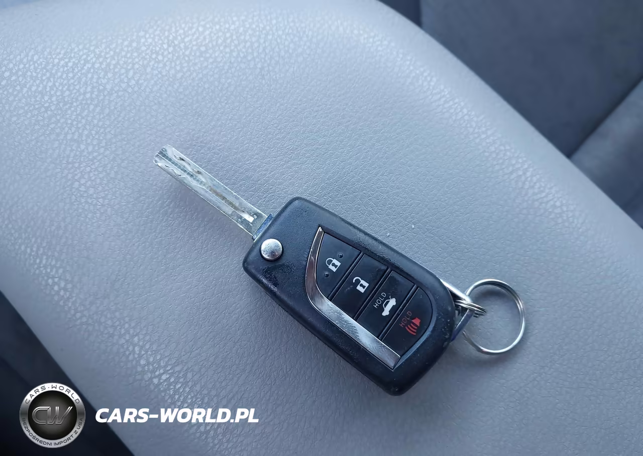 2018 Toyota Camry Le VIN:JTNB11HK9J3043524 - 11