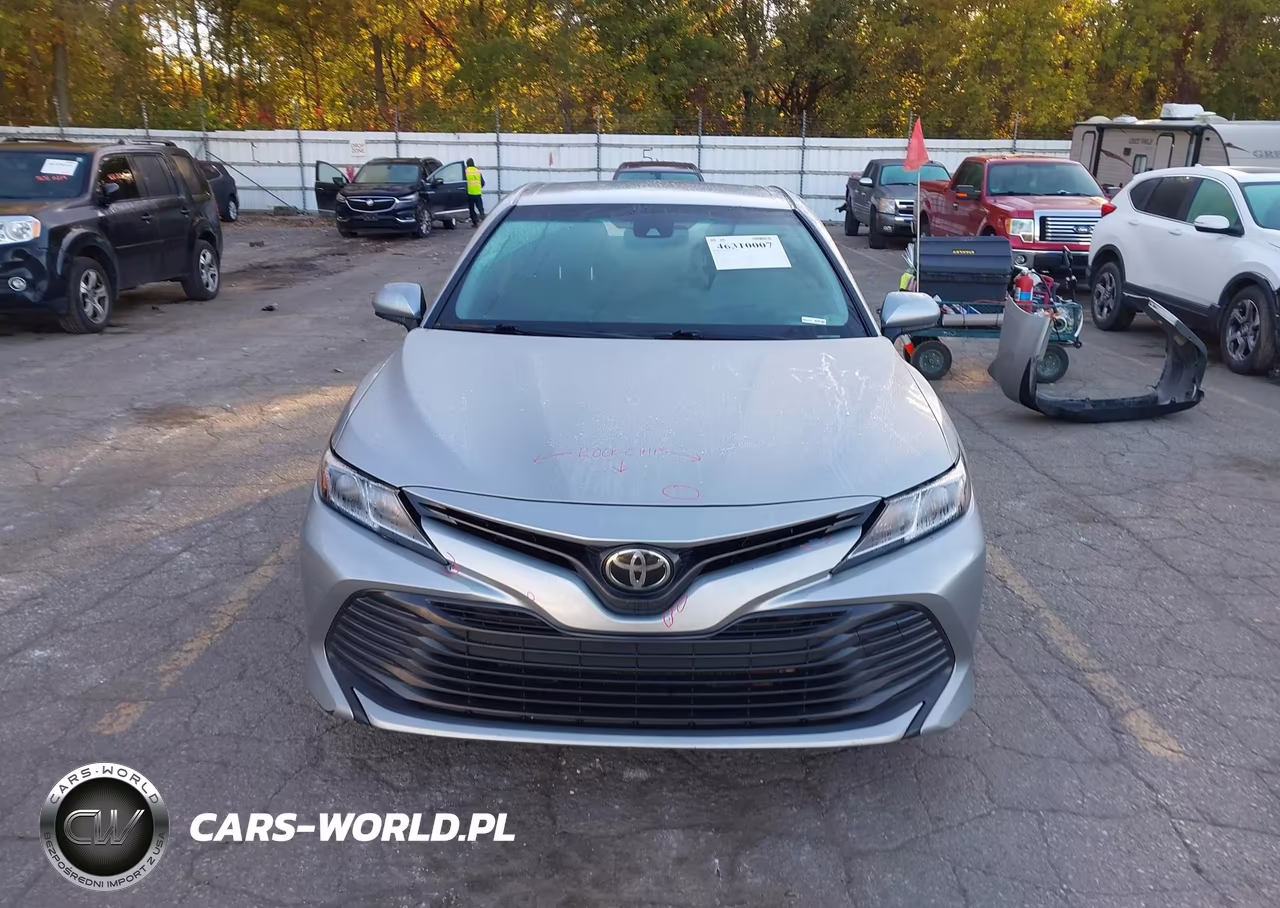 2018 Toyota Camry Le VIN:JTNB11HK9J3043524 - 12