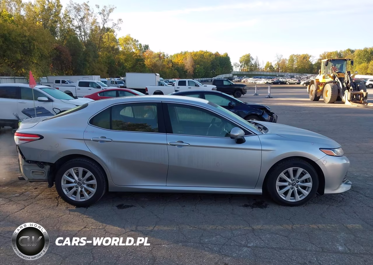 2018 Toyota Camry Le VIN:JTNB11HK9J3043524 - 13
