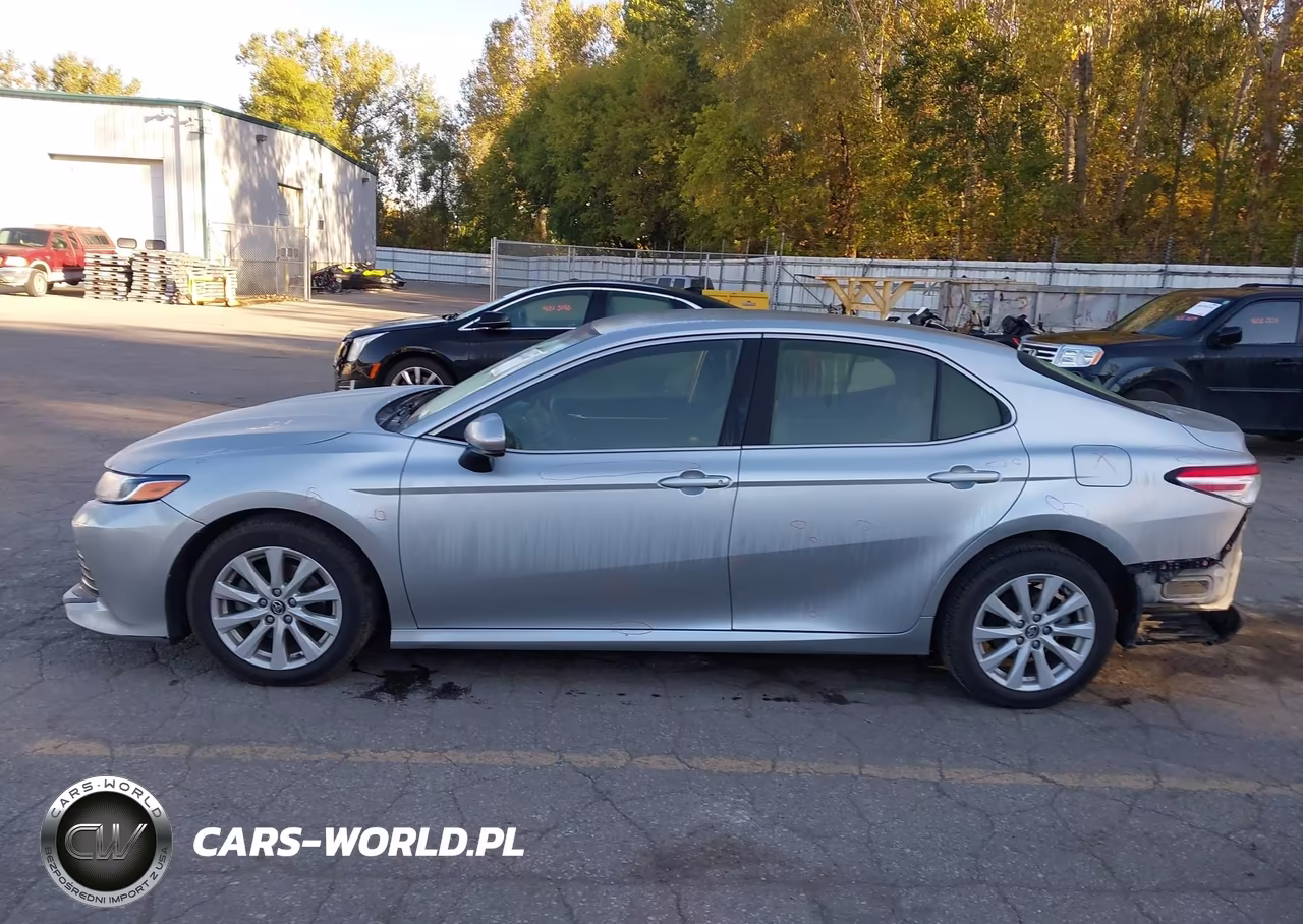 2018 Toyota Camry Le VIN:JTNB11HK9J3043524 - 14