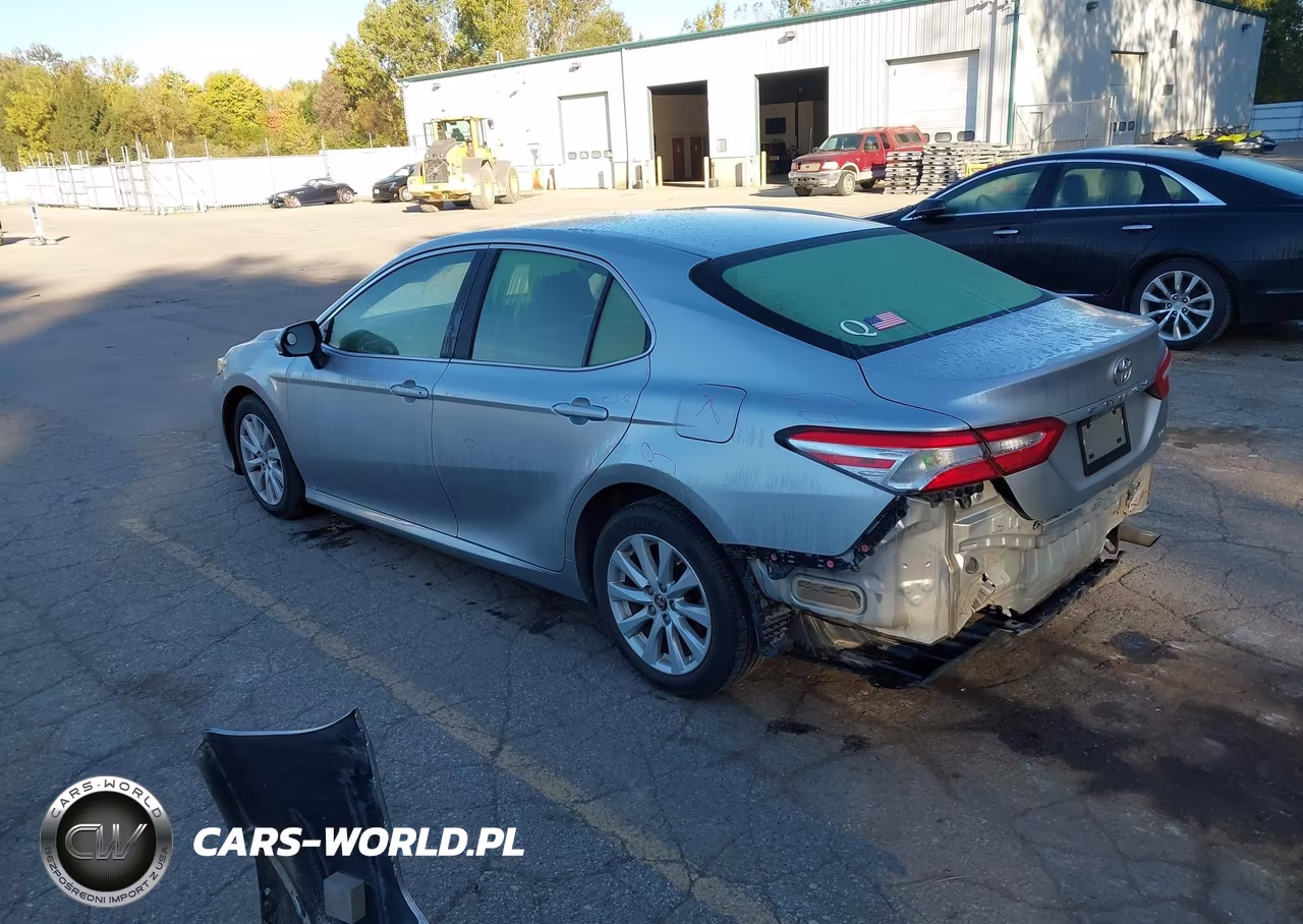 2018 Toyota Camry Le VIN:JTNB11HK9J3043524 - 3