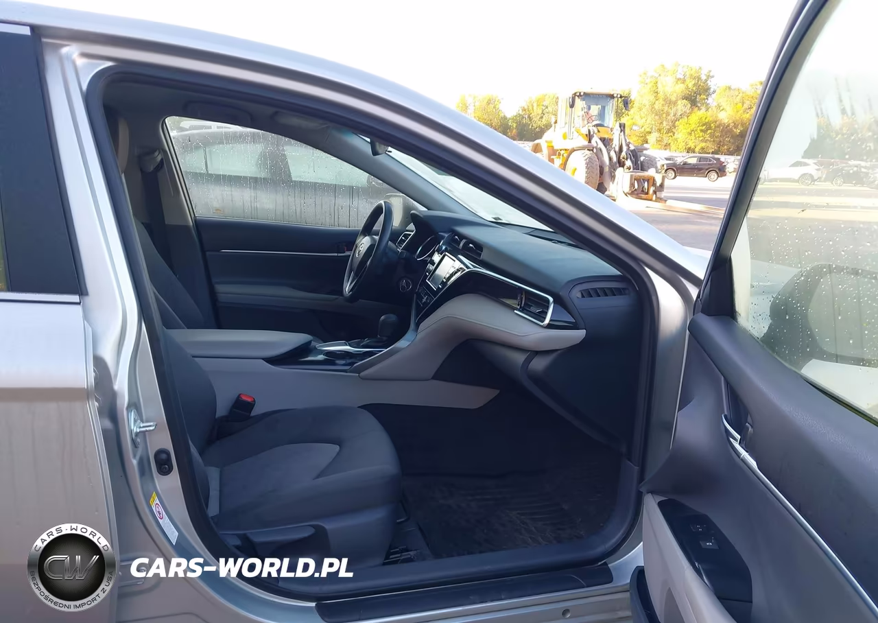 2018 Toyota Camry Le VIN:JTNB11HK9J3043524 - 5