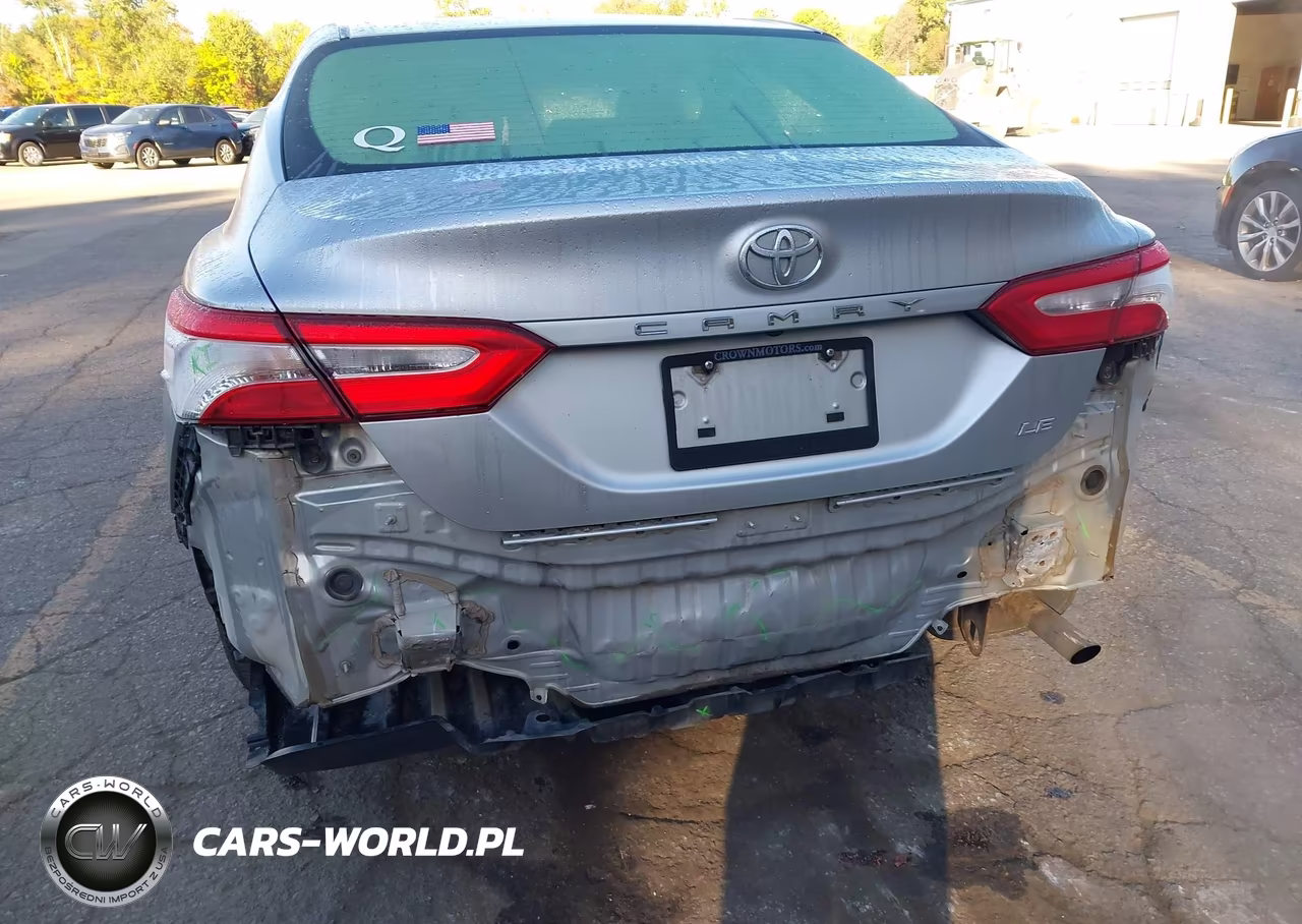 2018 Toyota Camry Le VIN:JTNB11HK9J3043524 - 6