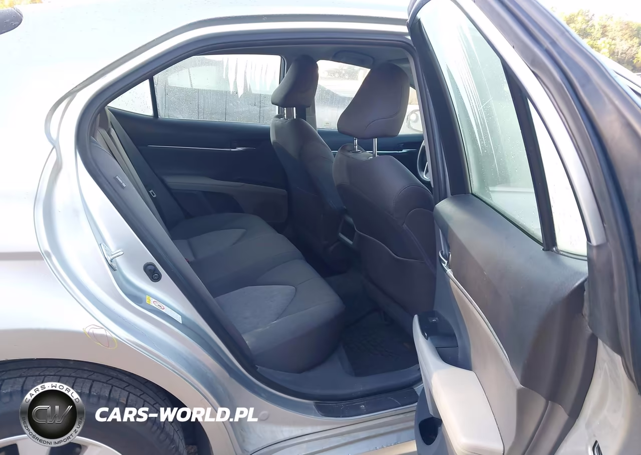 2018 Toyota Camry Le VIN:JTNB11HK9J3043524 - 8
