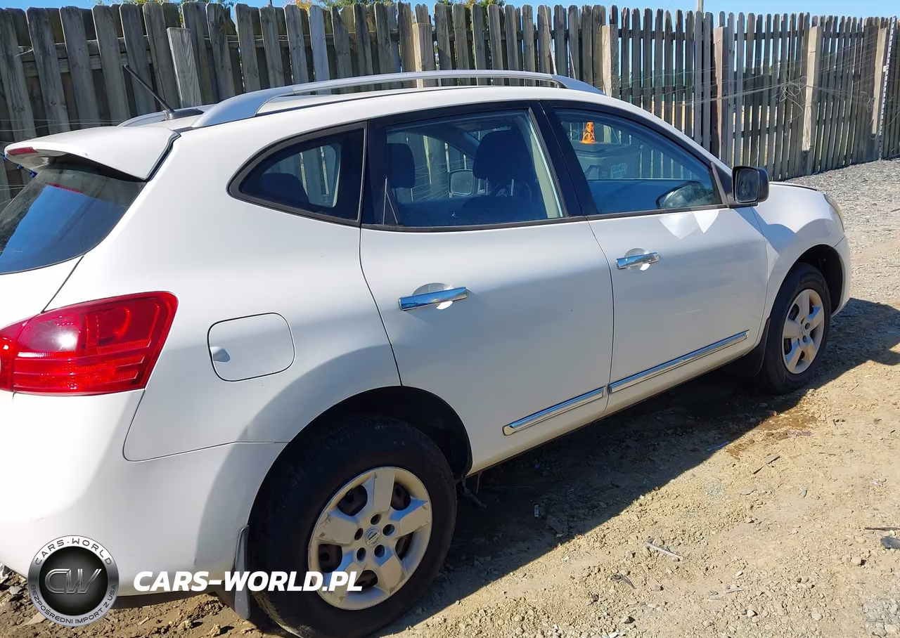 2014 Nissan Rogue Select S VIN:JN8AS5MVXEW719931 - 4