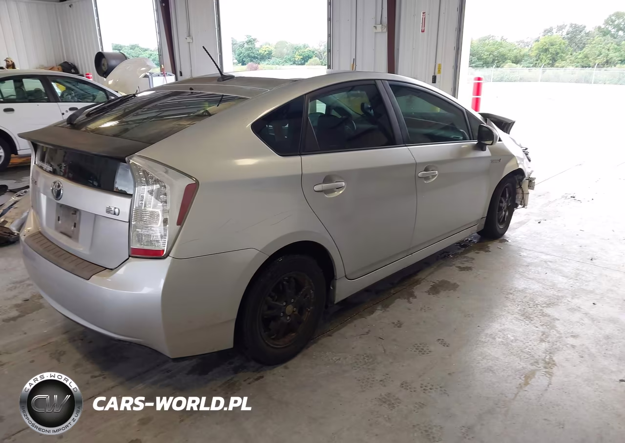 2011 Toyota Prius Four VIN:JTDKN3DU4B1363889 - 4