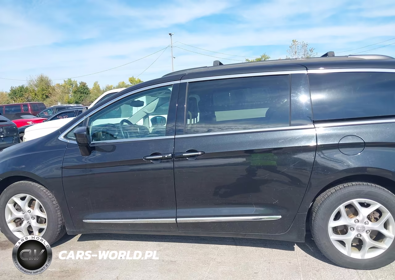 2017 Chrysler Pacifica Touring-L VIN:2C4RC1BG5HR810093 - 14
