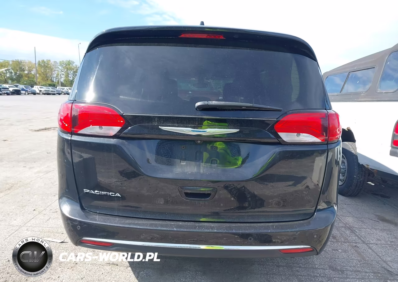2017 Chrysler Pacifica Touring-L VIN:2C4RC1BG5HR810093 - 16