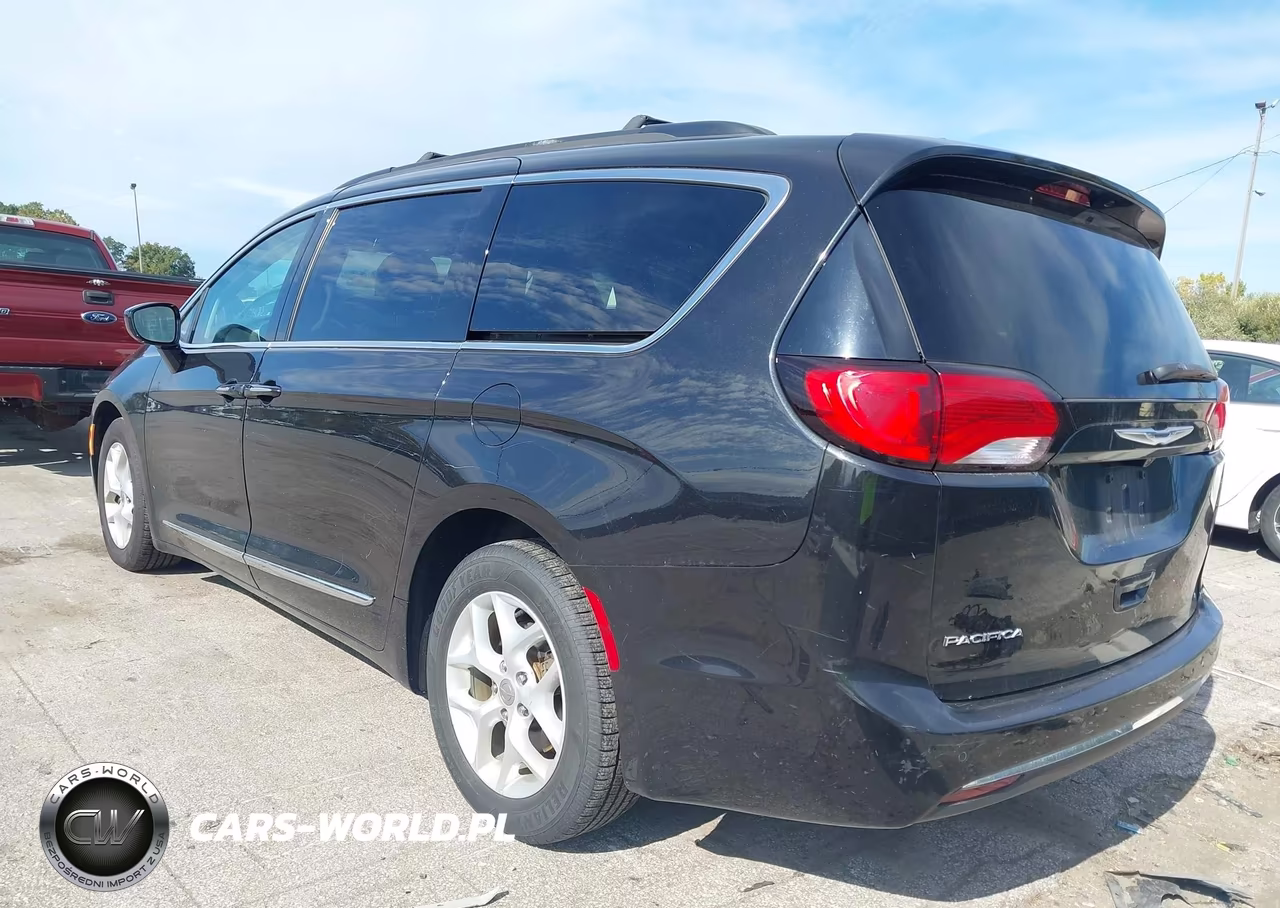 2017 Chrysler Pacifica Touring-L VIN:2C4RC1BG5HR810093 - 3