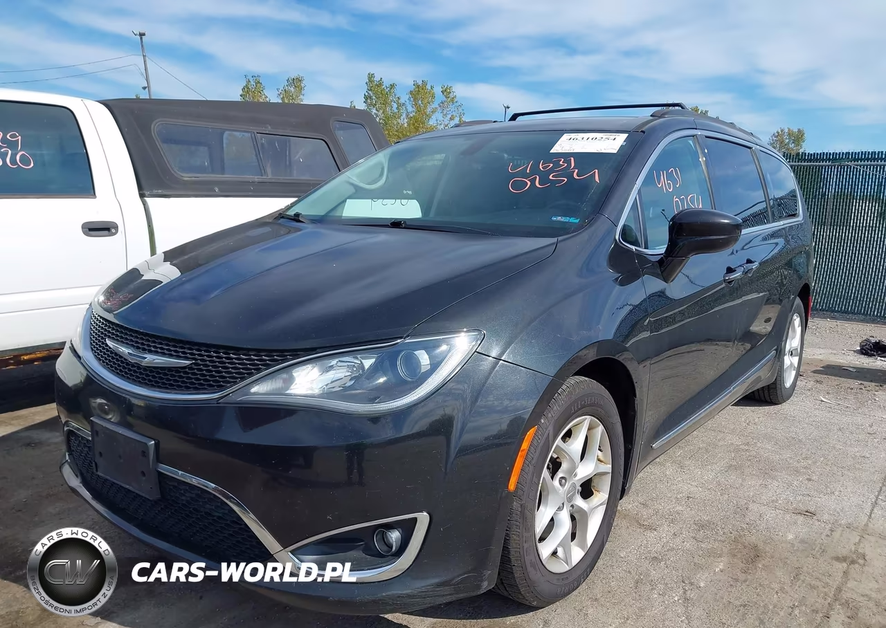 2017 Chrysler Pacifica Touring-L VIN:2C4RC1BG5HR810093 - 6