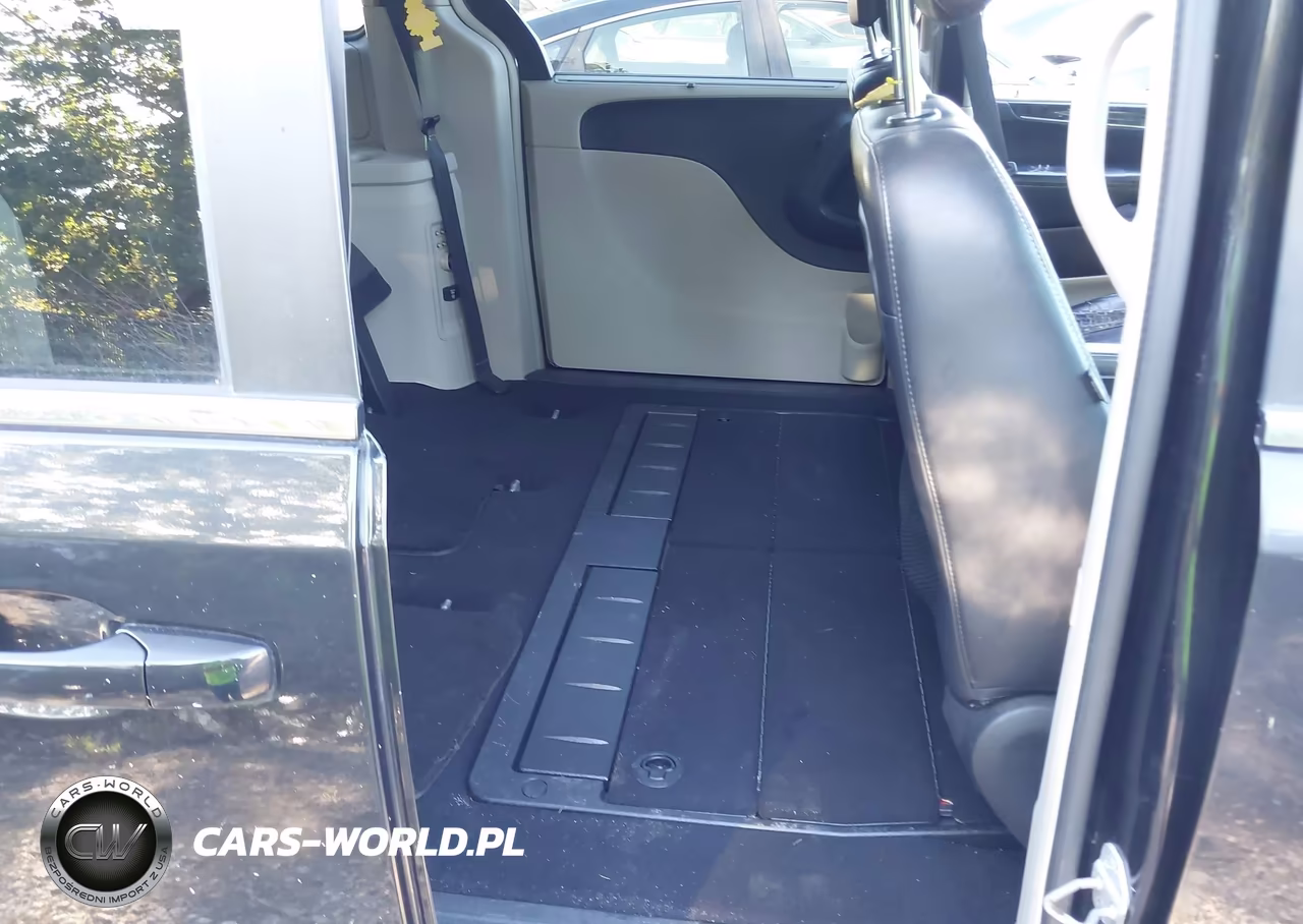 2011 Chrysler Town & Country Touring-L VIN:2A4RR8DG1BR705783 - 8