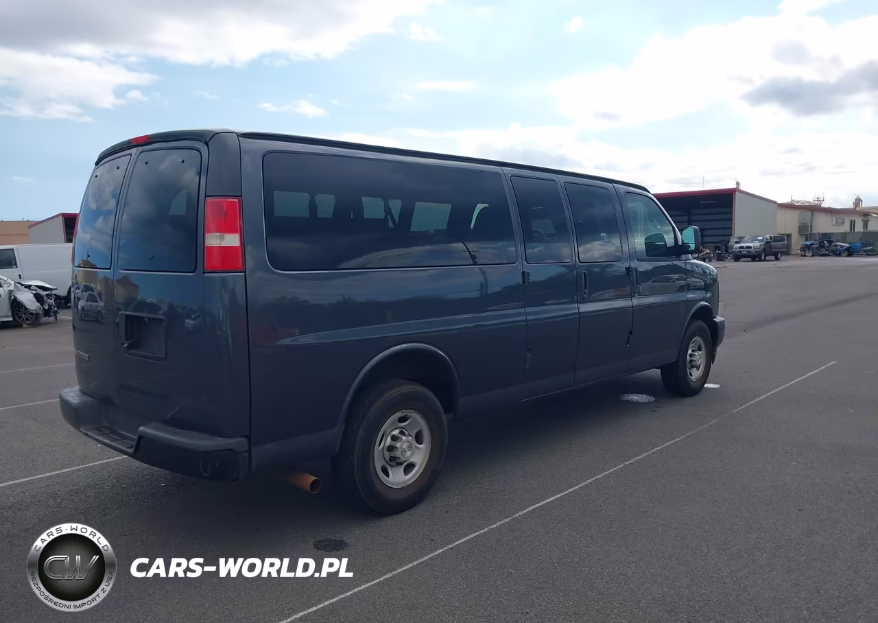 2017 Chevrolet Express 3500 Ls VIN:1GAZGNFF8H1301190 - 4