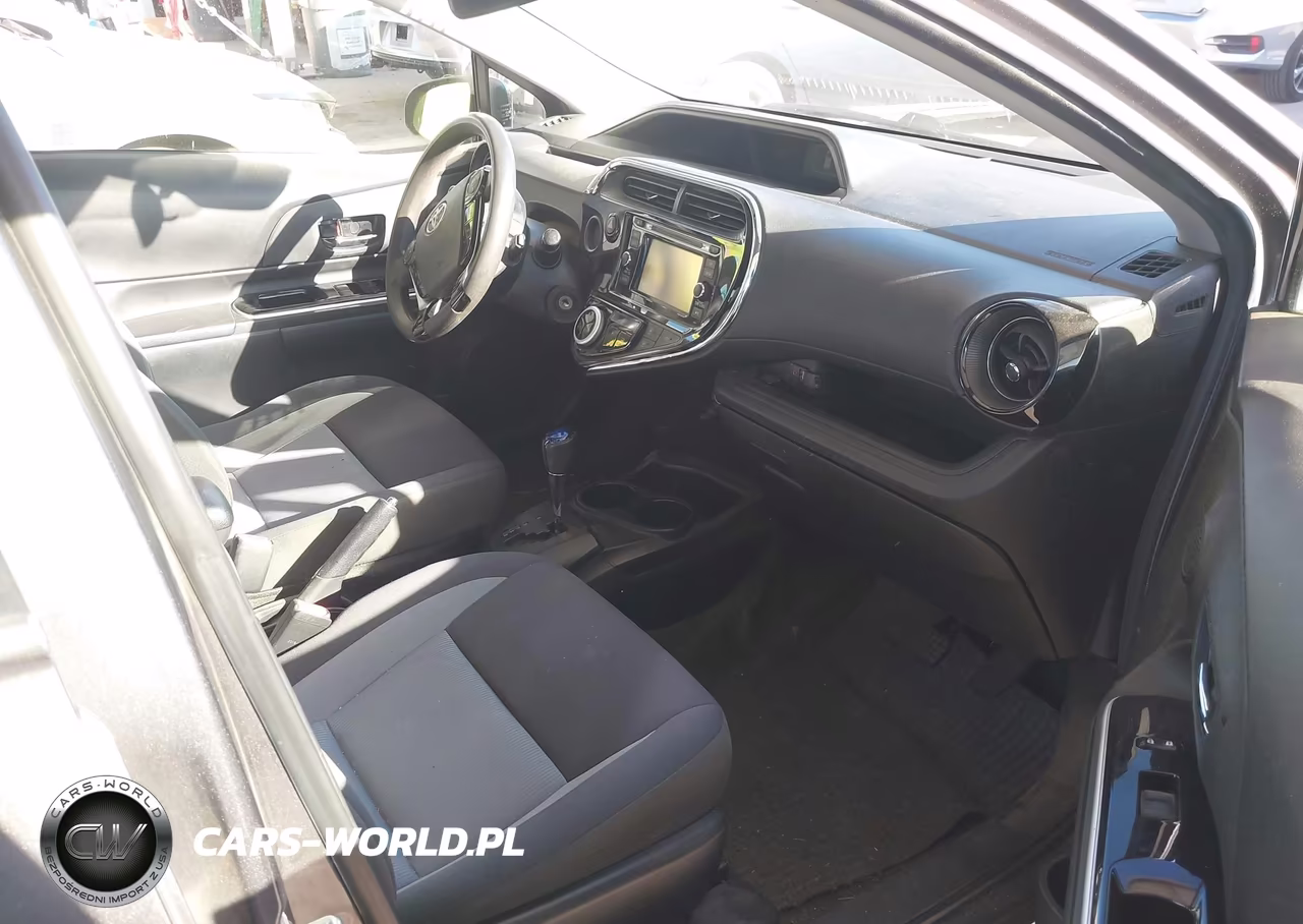 2019 Toyota Prius C L VIN:JTDKDTB31K1624912 - 5