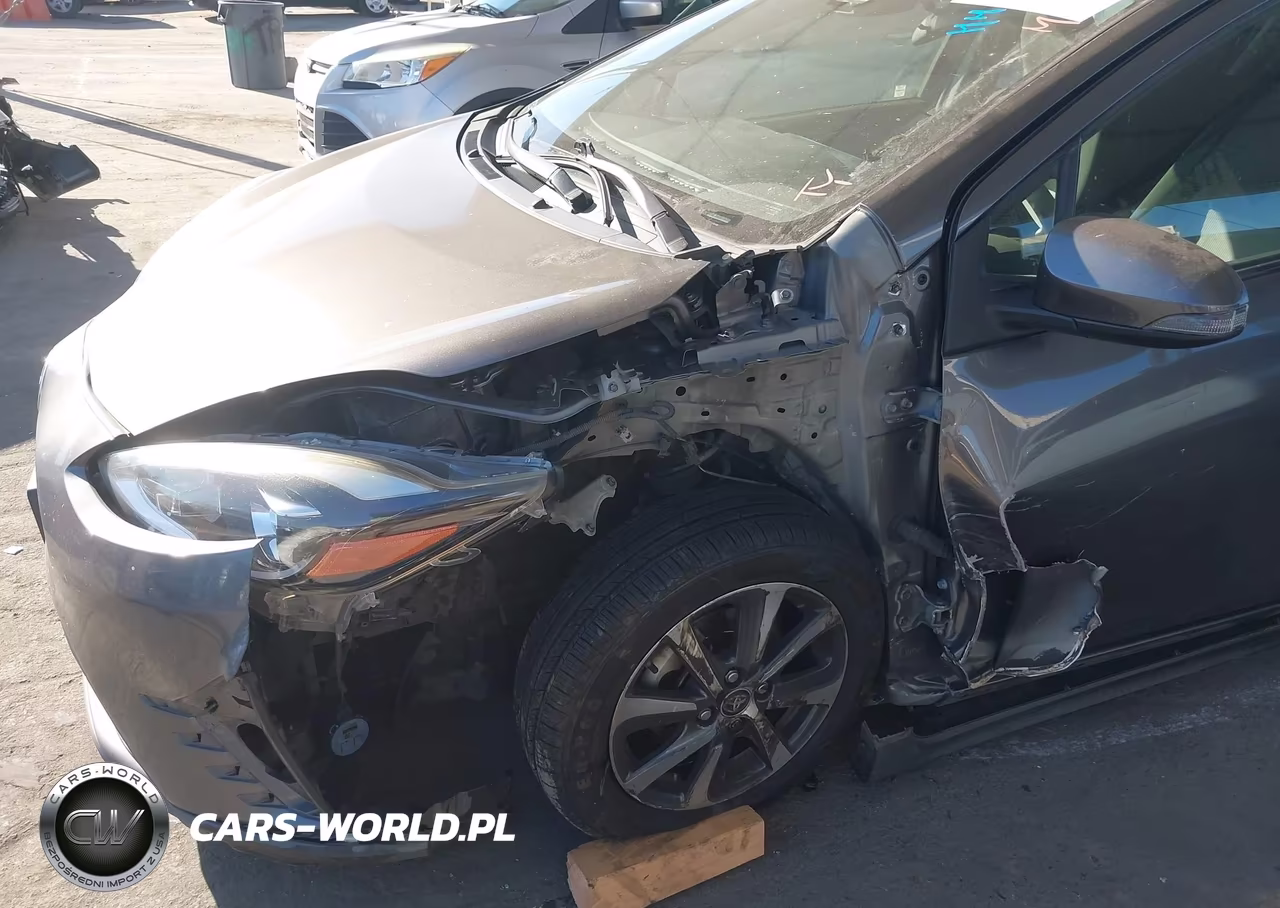 2019 Toyota Prius C L VIN:JTDKDTB31K1624912 - 6