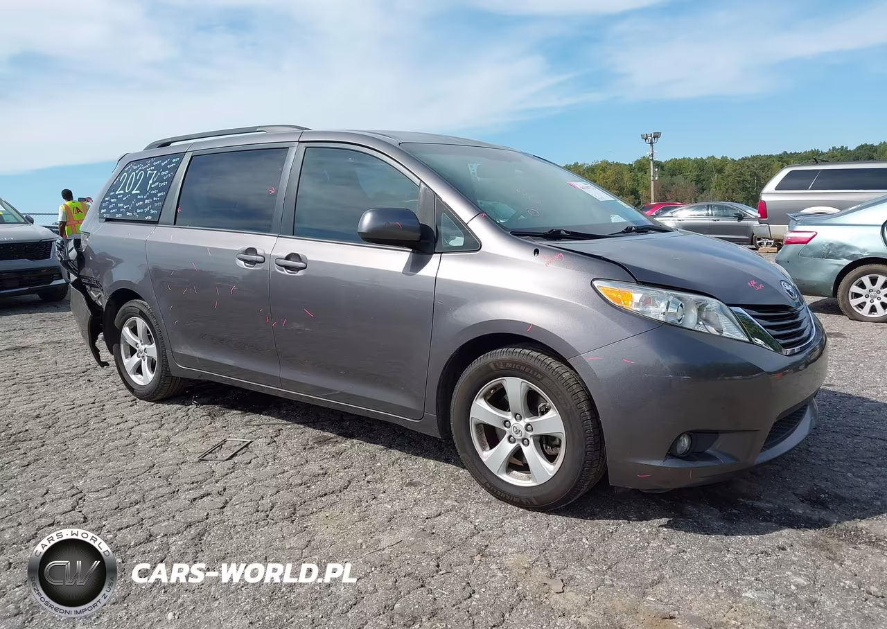 2012 Toyota Sienna Le V6 8 Passenger