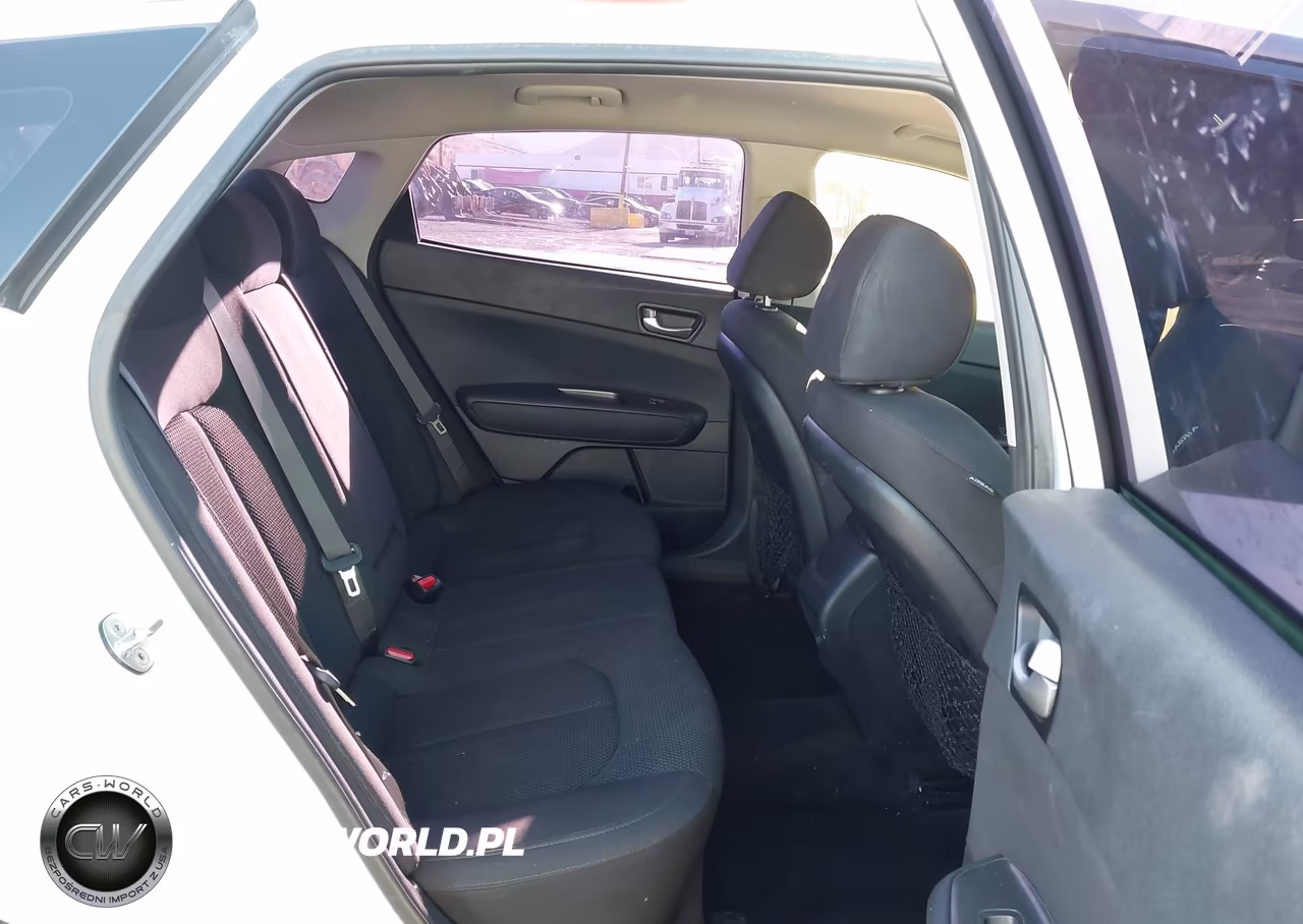 2019 Kia Optima Lx VIN:5XXGT4L38KG275314 - 8