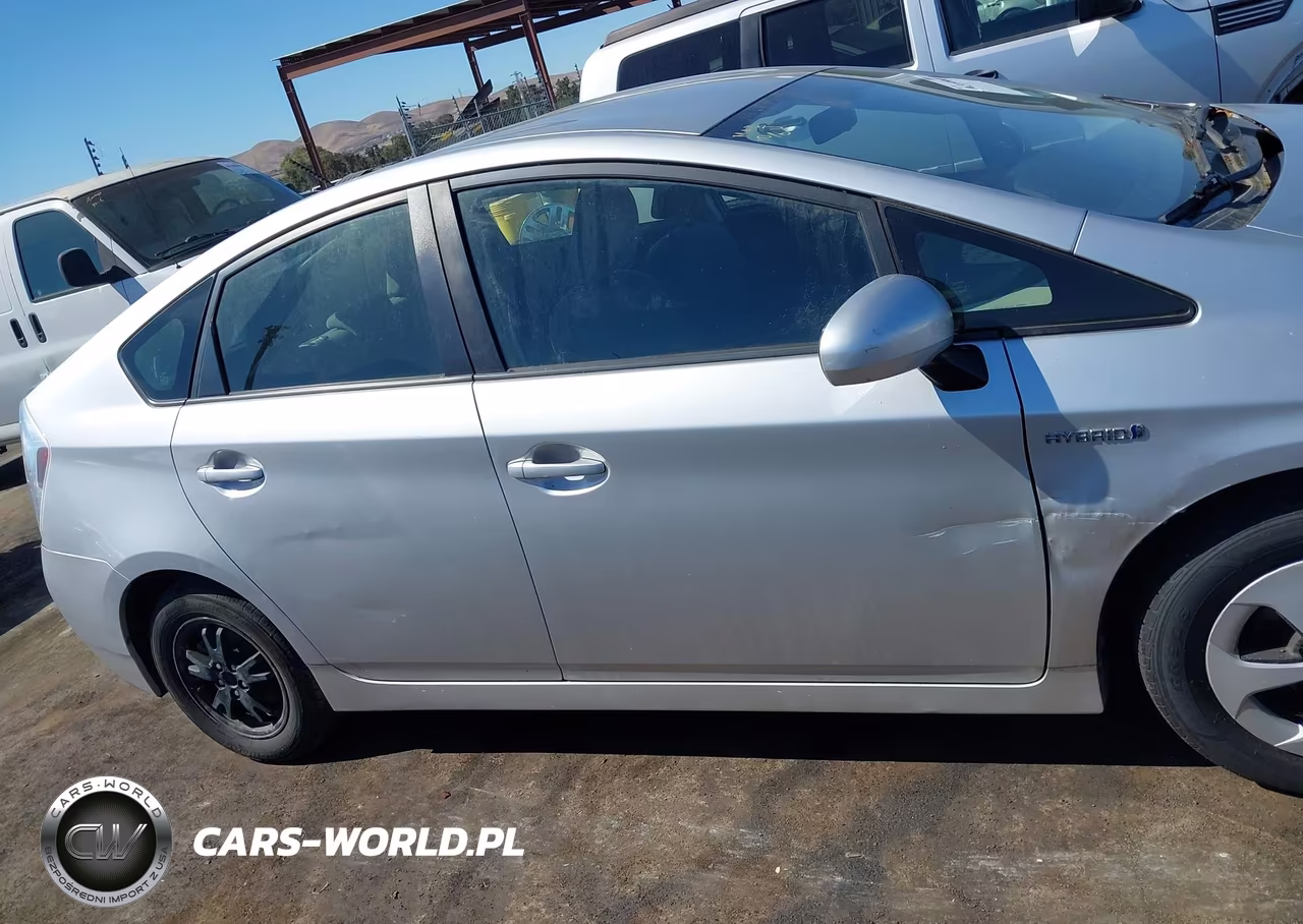2013 Toyota Prius Two VIN:JTDKN3DU6D5685395 - 13