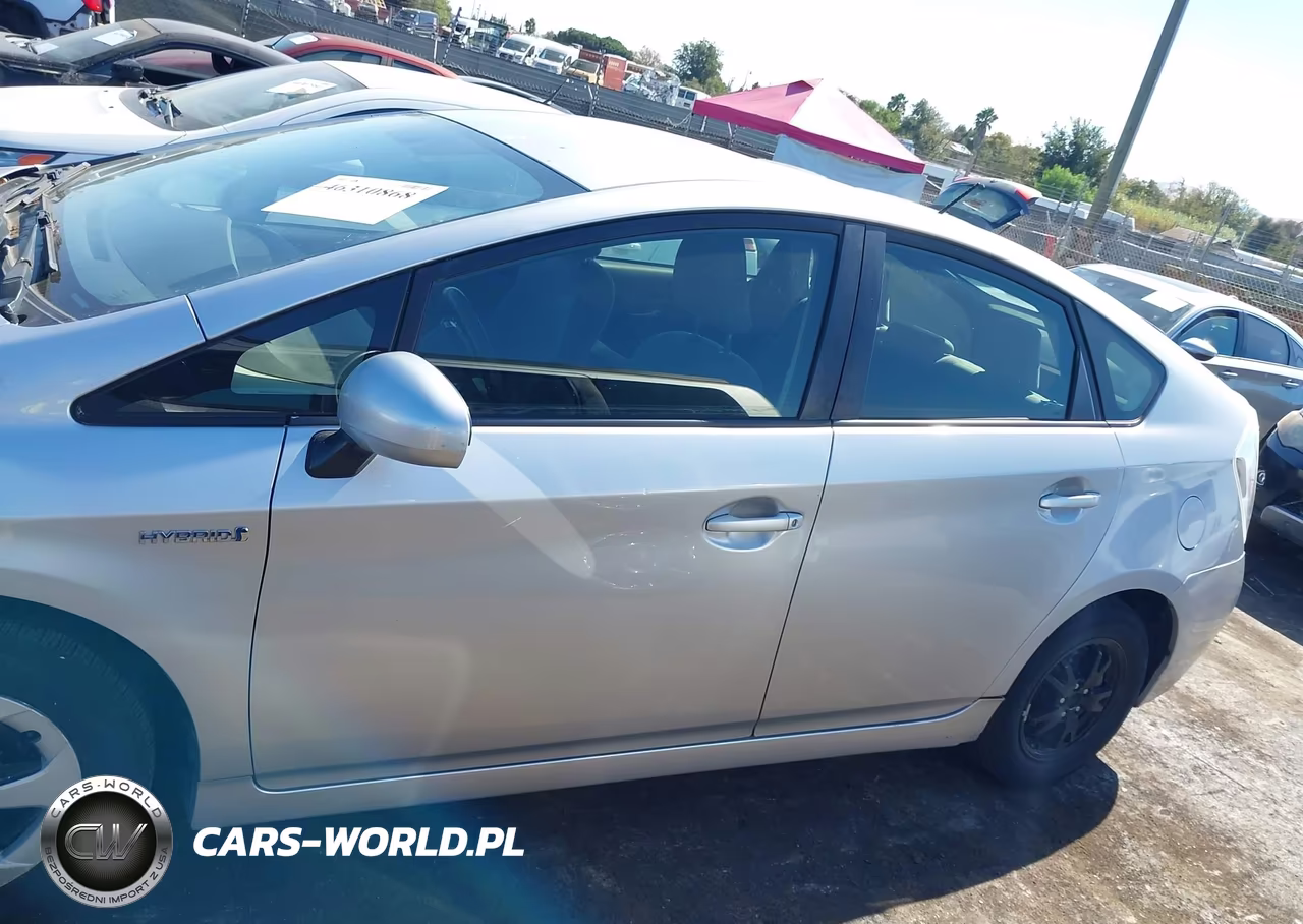 2013 Toyota Prius Two VIN:JTDKN3DU6D5685395 - 14