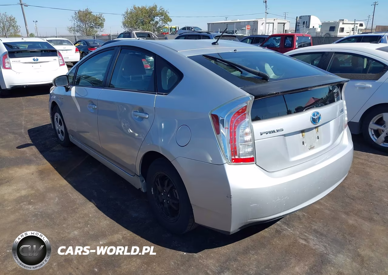 2013 Toyota Prius Two VIN:JTDKN3DU6D5685395 - 3