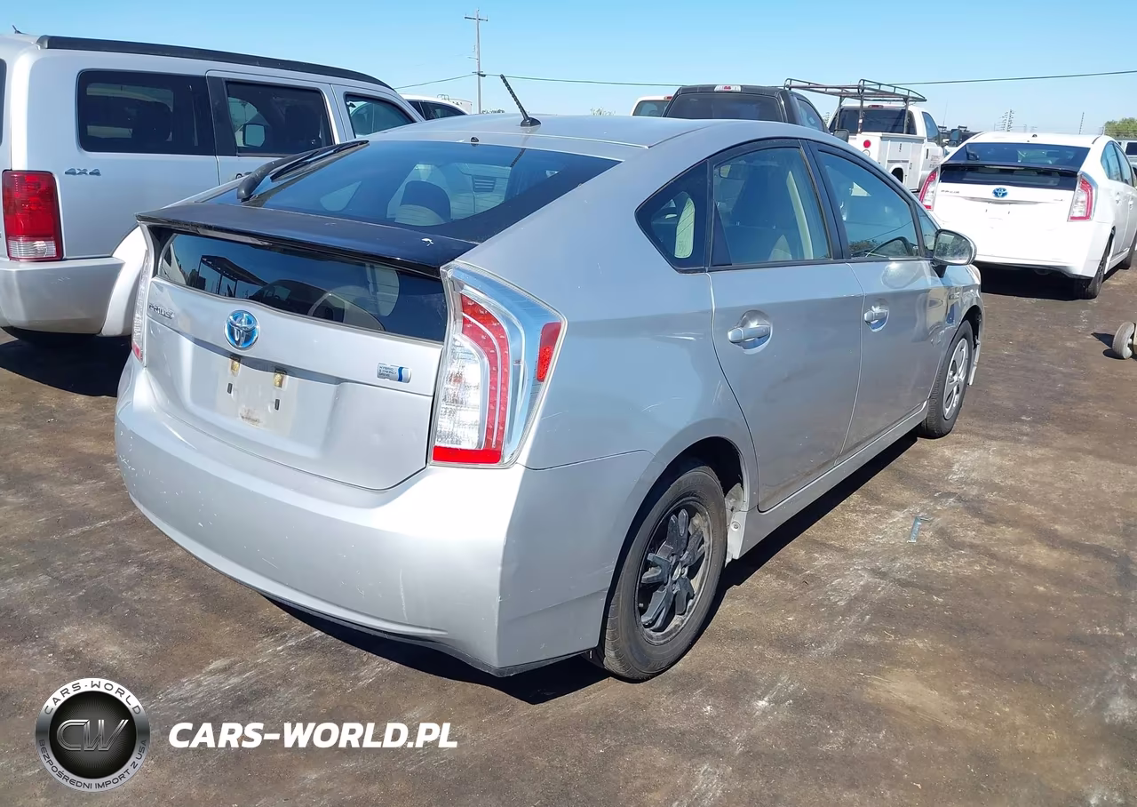 2013 Toyota Prius Two VIN:JTDKN3DU6D5685395 - 4