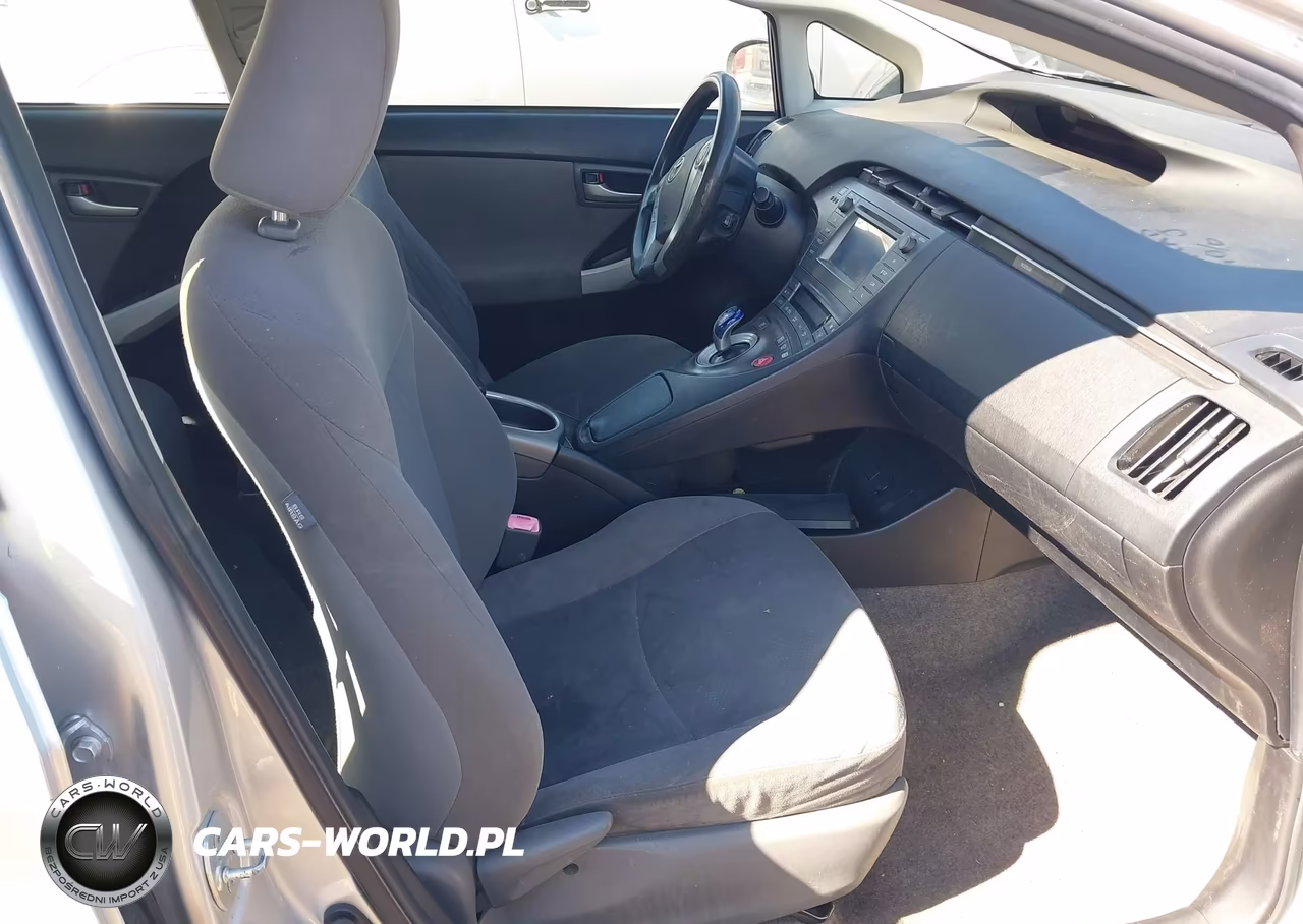 2013 Toyota Prius Two VIN:JTDKN3DU6D5685395 - 5