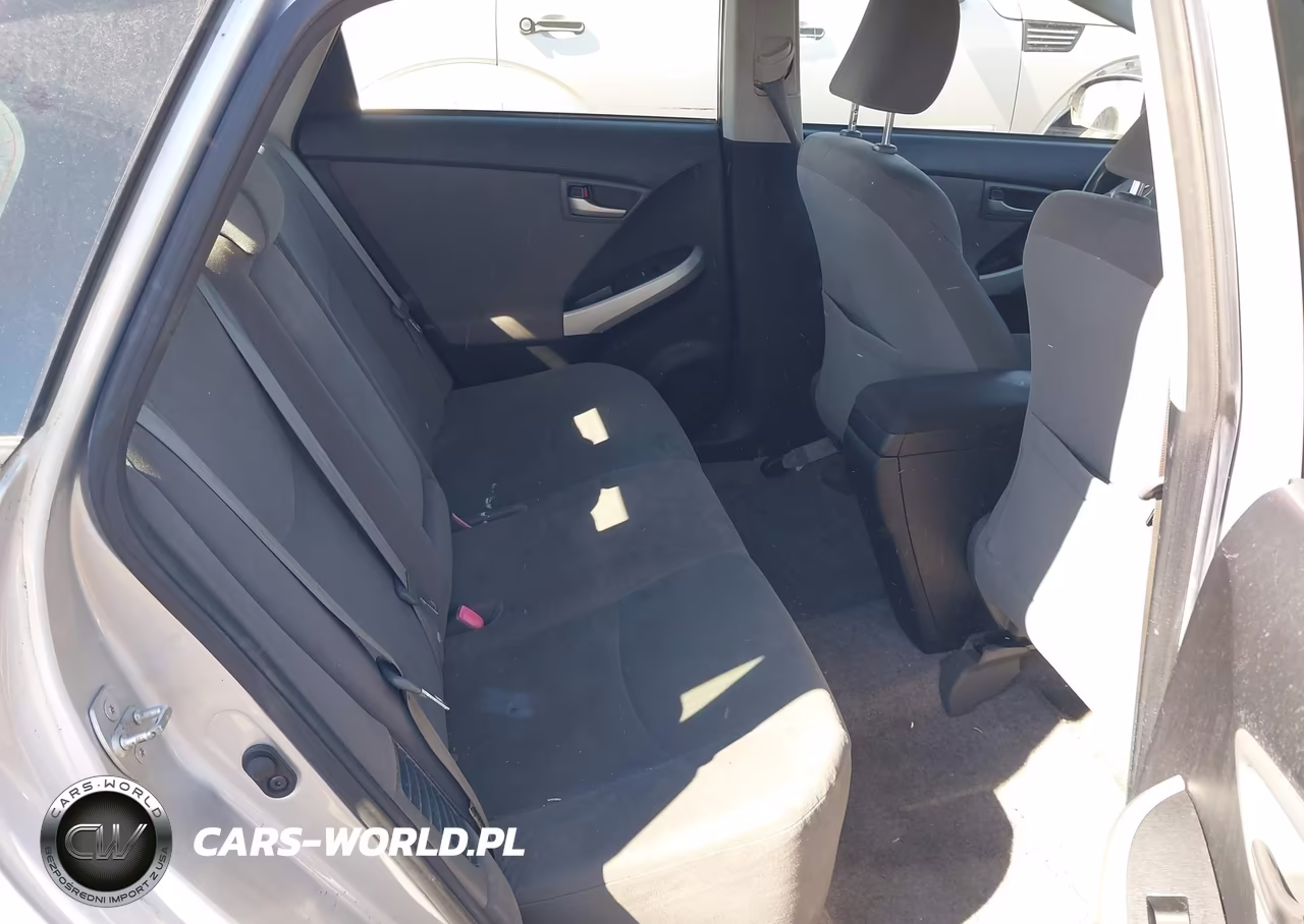 2013 Toyota Prius Two VIN:JTDKN3DU6D5685395 - 8