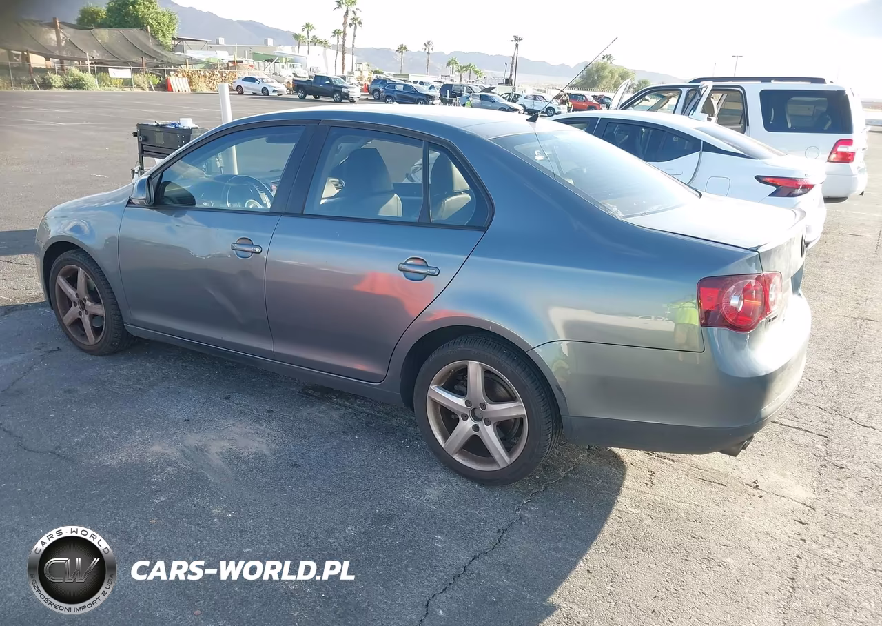 2010 Volkswagen Jetta VIN:3VWAZ7AJ7AM121551 - 3