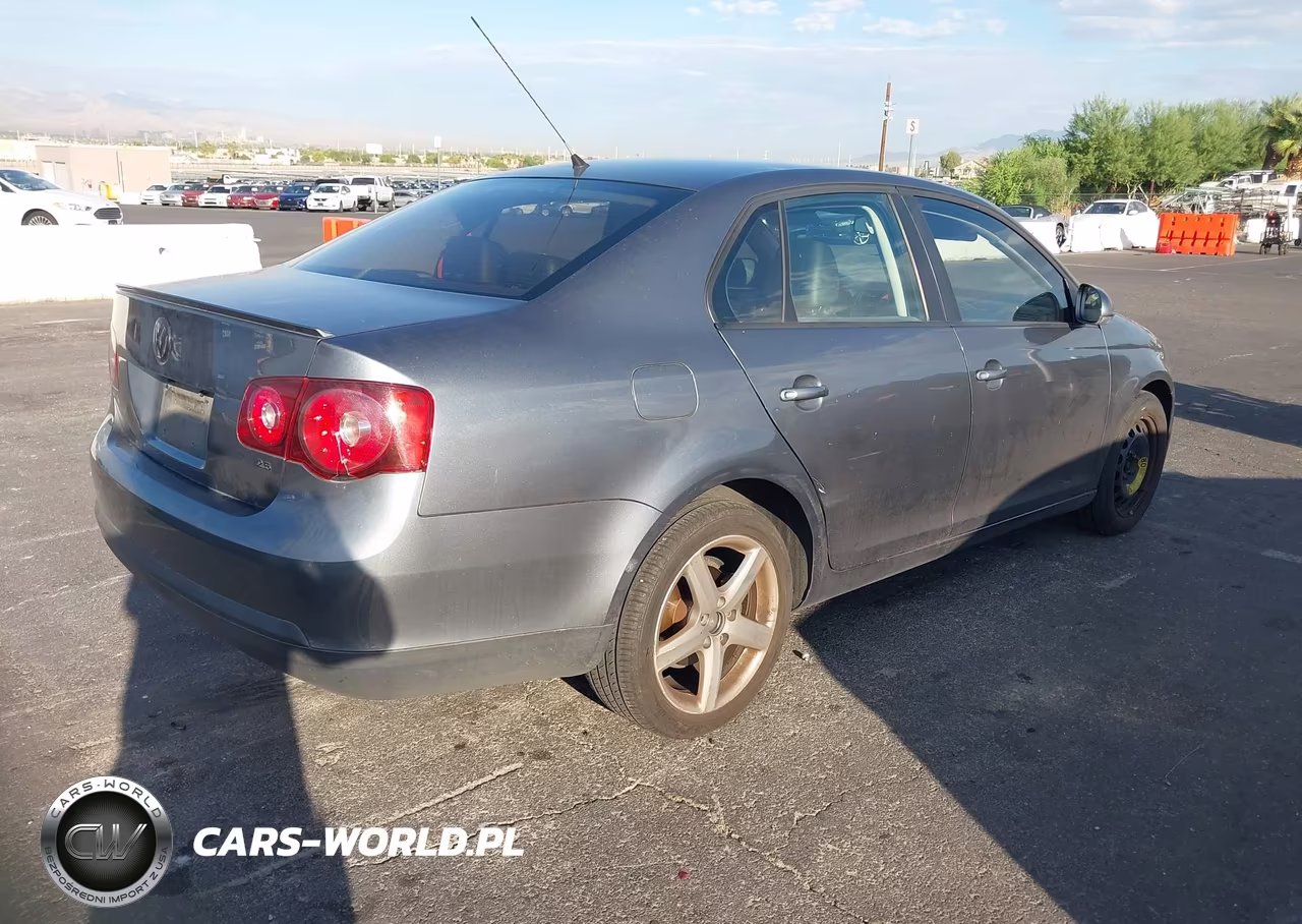 2010 Volkswagen Jetta VIN:3VWAZ7AJ7AM121551 - 4