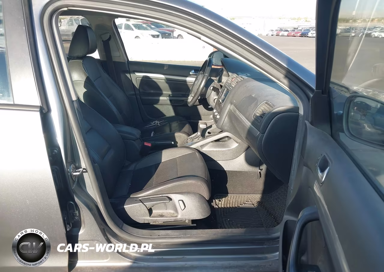 2010 Volkswagen Jetta VIN:3VWAZ7AJ7AM121551 - 5