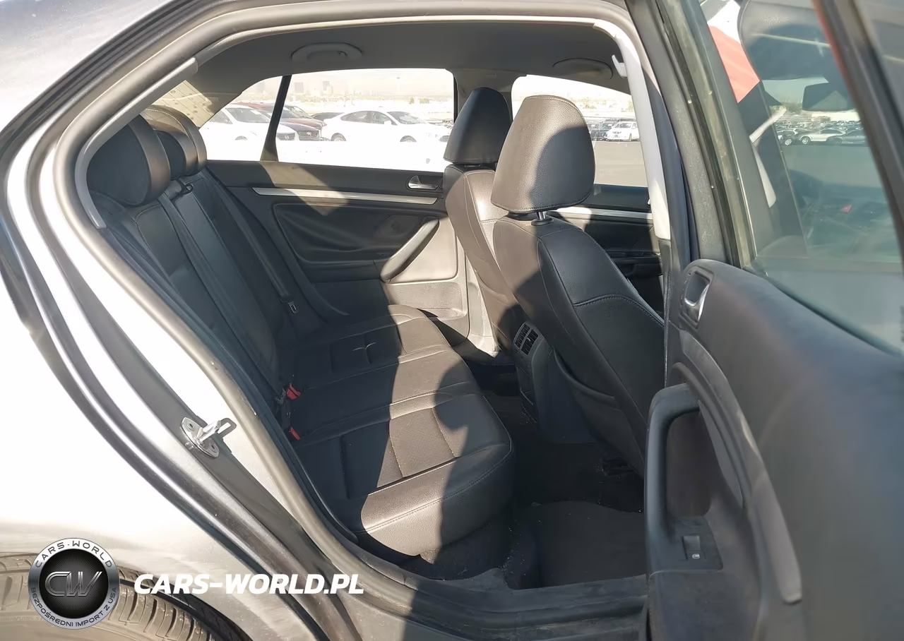 2010 Volkswagen Jetta VIN:3VWAZ7AJ7AM121551 - 8