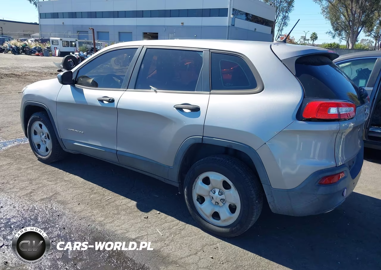 2015 Jeep Cherokee Sport VIN:1C4PJLAB5FW660831 - 3