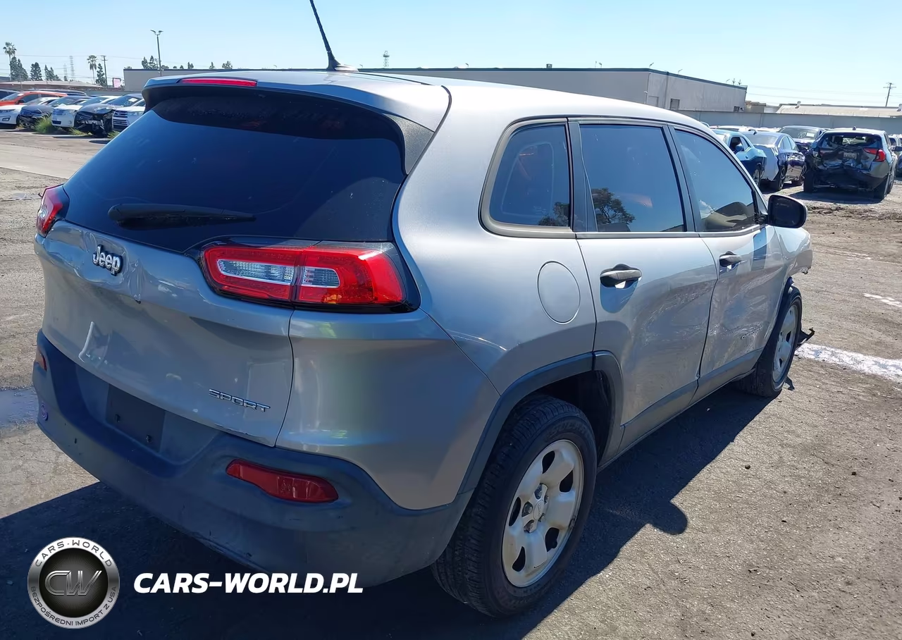 2015 Jeep Cherokee Sport VIN:1C4PJLAB5FW660831 - 4