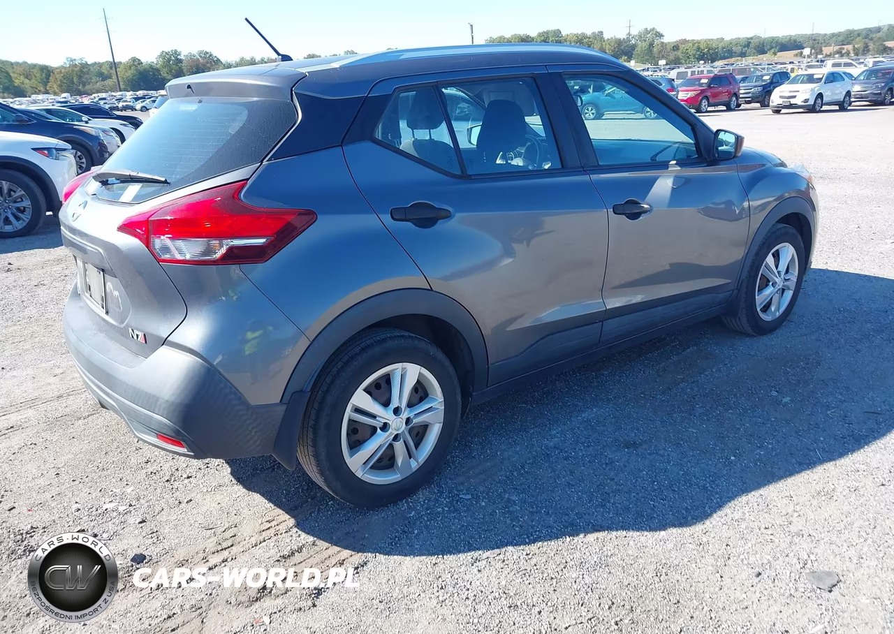 2019 Nissan Kicks S VIN:3N1CP5CU2KL568988 - 4